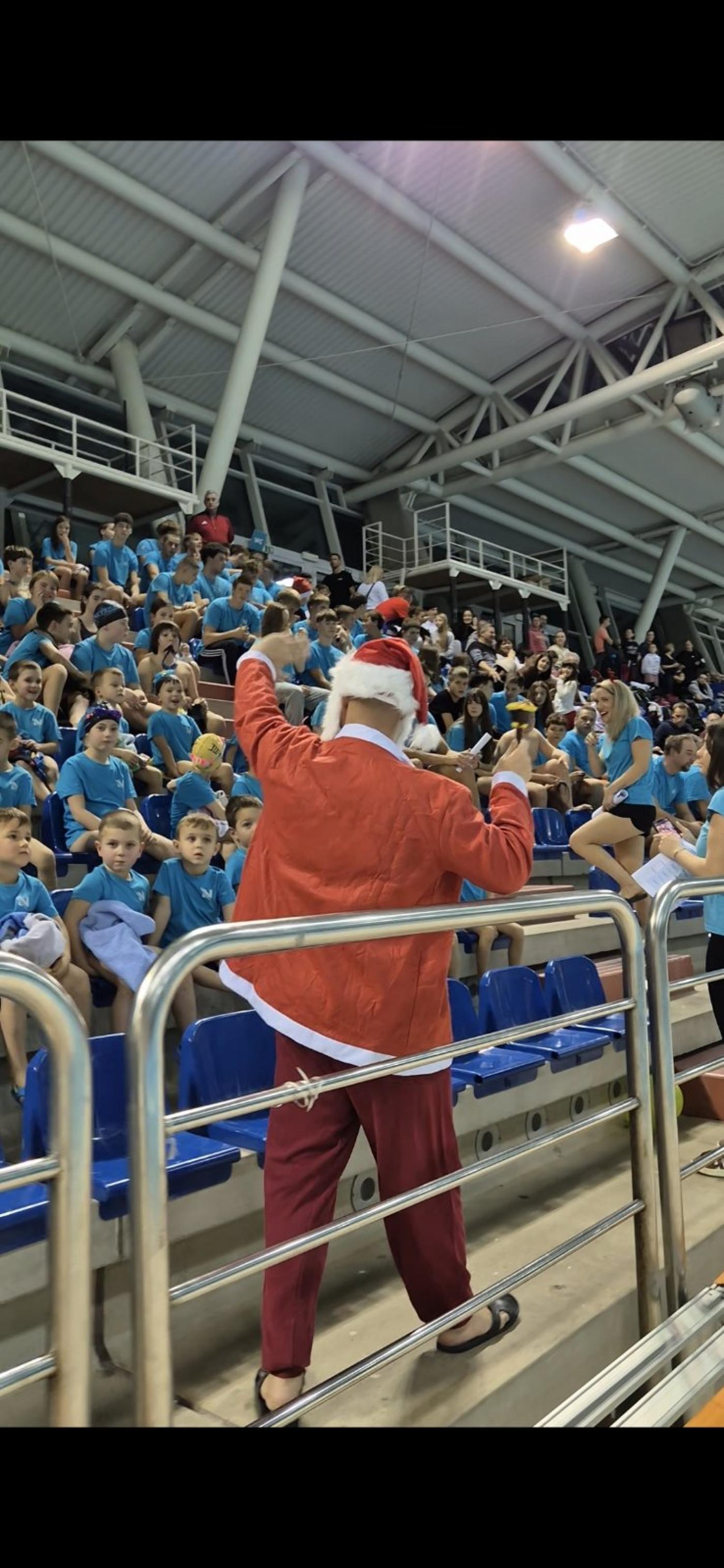🎄🏊‍♂️ Božić u bazenu s Neverom 🏊‍♀️🎄