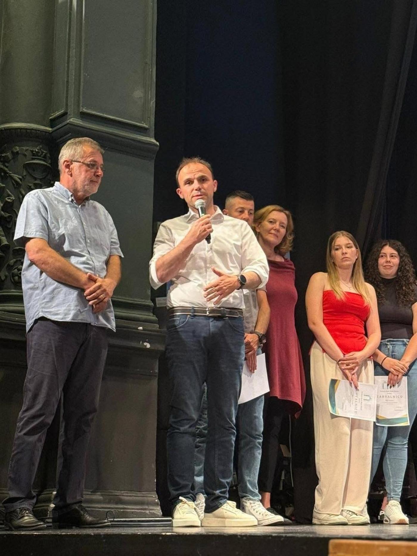 Završna priredba SŠMBP: Ravnatelj s gradonačelnikom uručio zahvalnice za 47 učenika i 16 mentora koji su sudjelovali na čak 16 državnih natjecanja