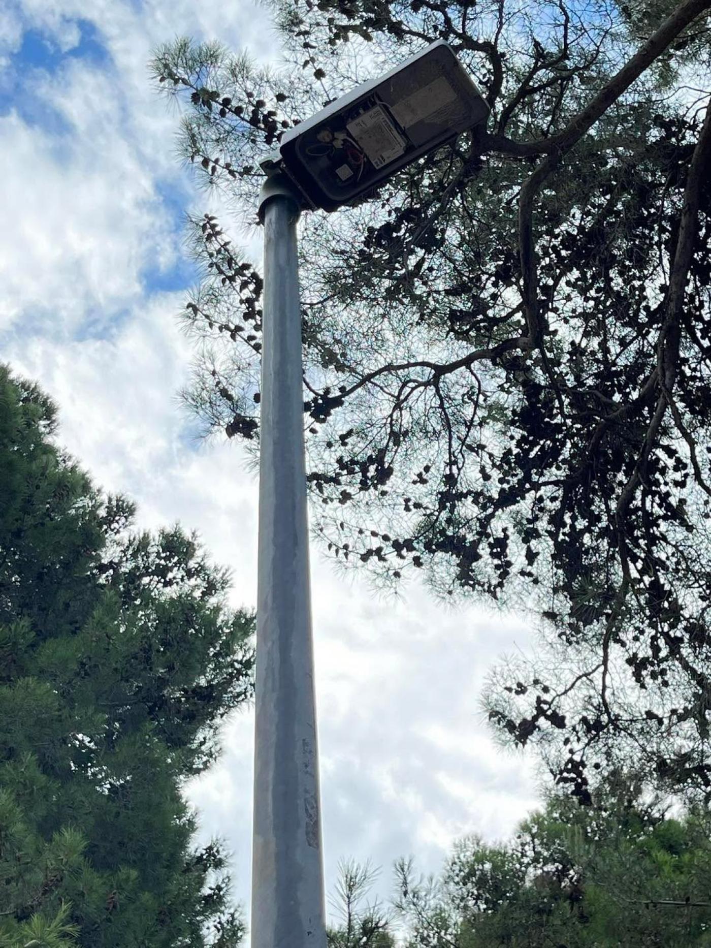 Požar na stupu javne rasvjete kod kupališta izazvao nestanak svjetla na cesti prema Brulu