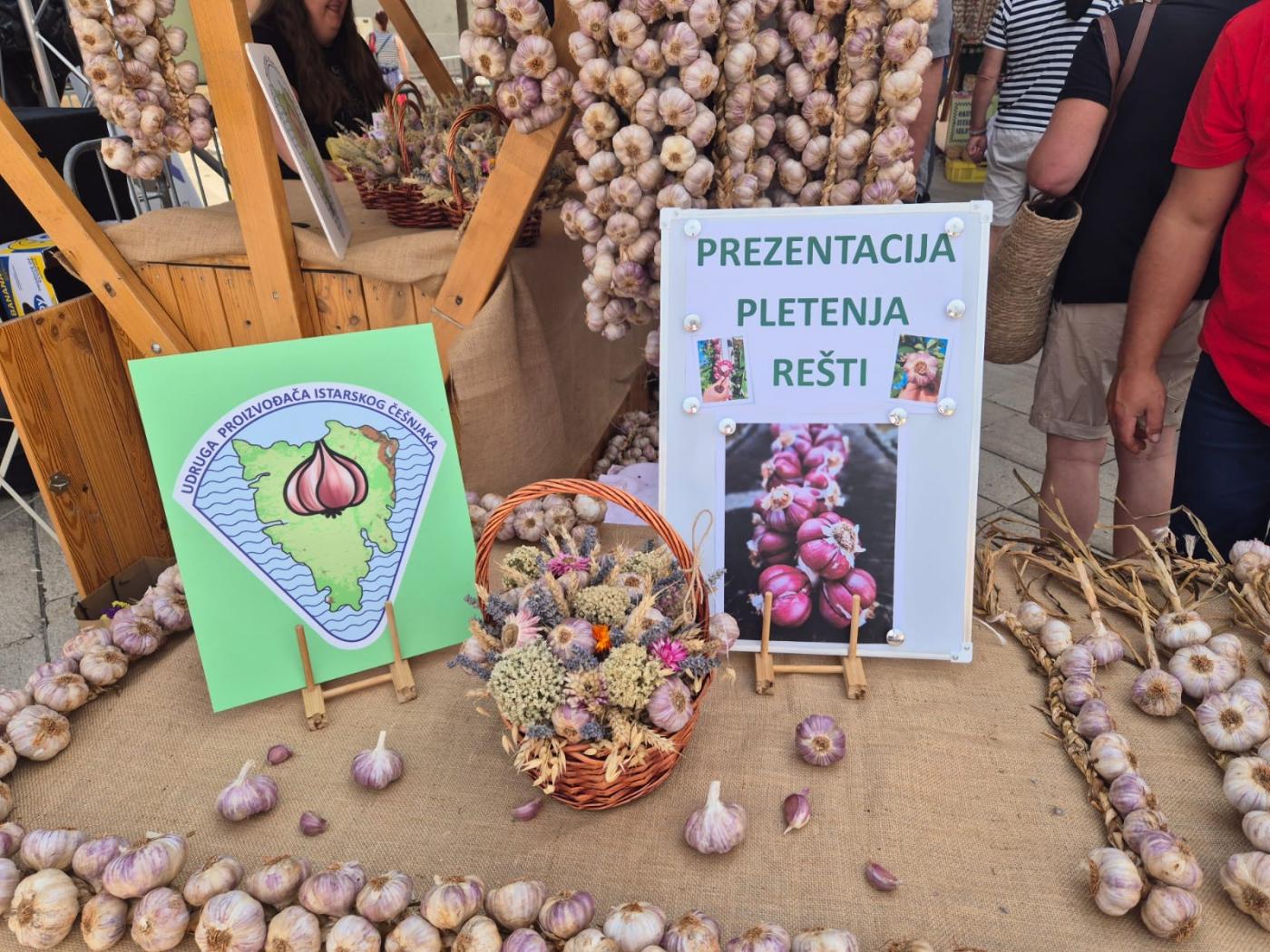 Festival češnjaka u Poreču okupio brojne proizvođače i posjetitelje