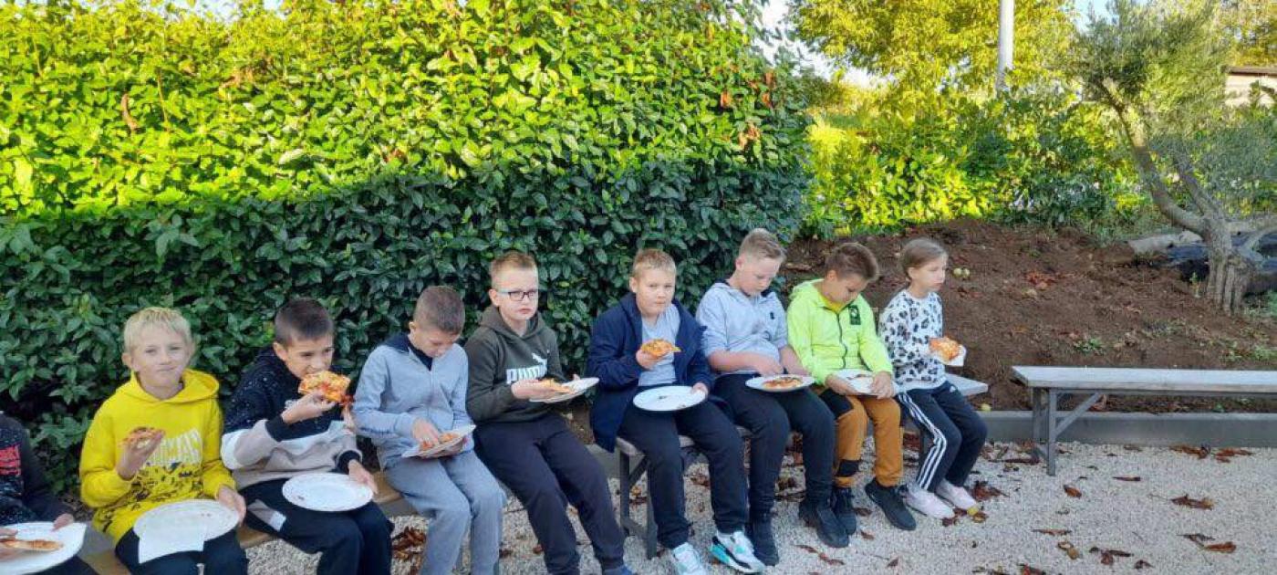 OŠ Tar-Vabriga - Slatka radionica: Trećašići uče tajne pazinskog cukerančića