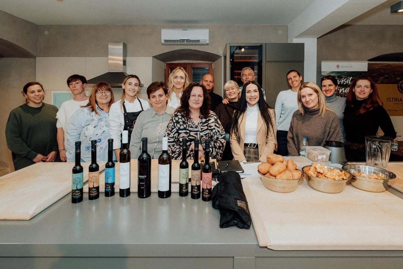 Tri jesenske večeri u Vižinadi pretvorile se u gastronomski doživljaj – uspješno održan ciklus “Show cooking – slow food” radionica