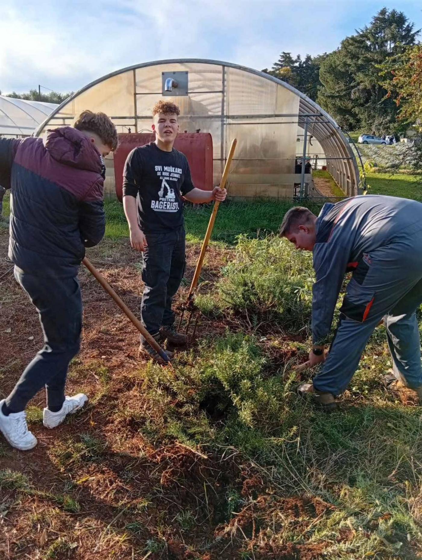 SŠ M. BALOTE: Zelena čistka za još ljepši pogled i vedrije prirodno  okruženje