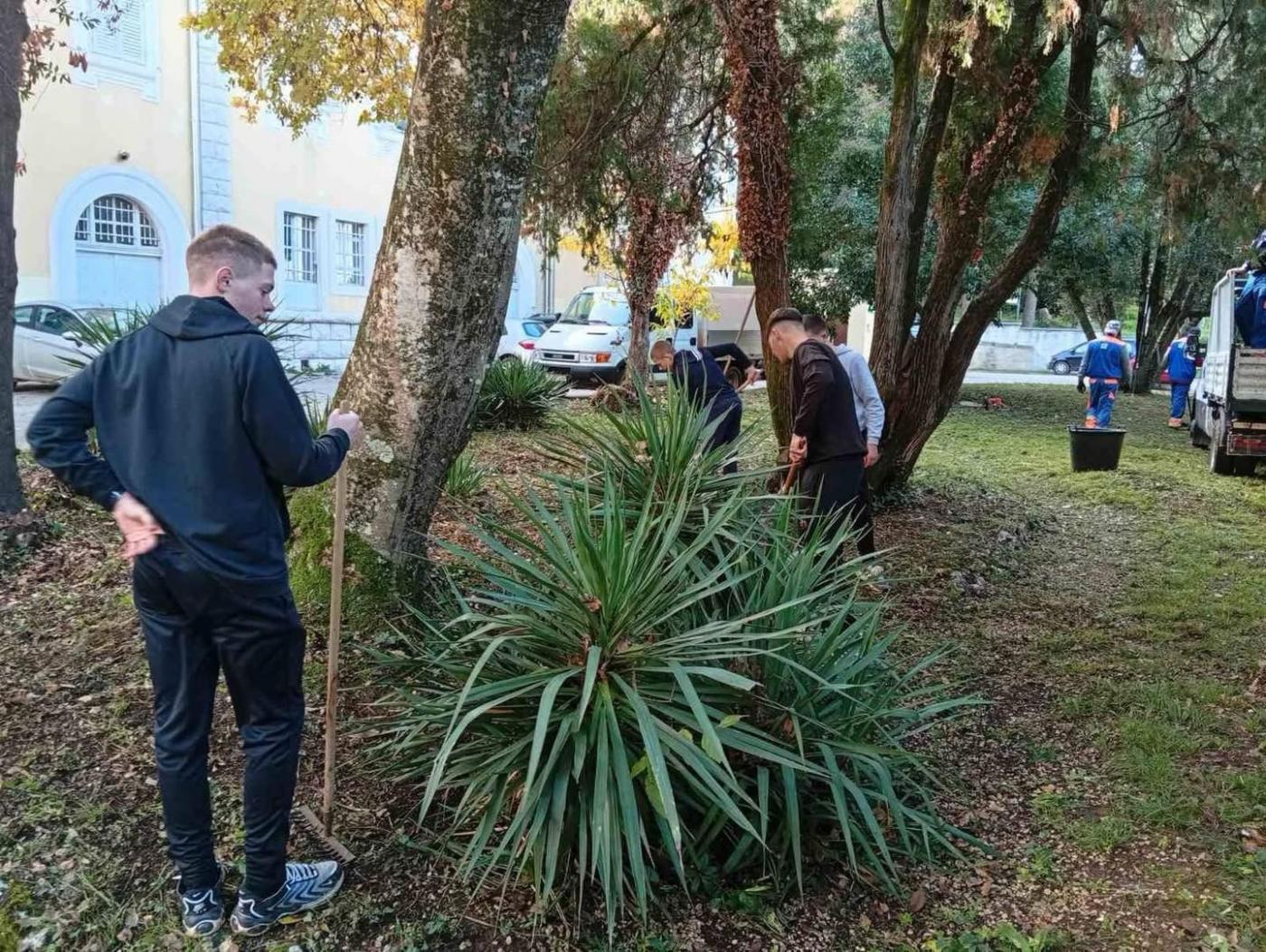 SŠ M. BALOTE: Zelena čistka za još ljepši pogled i vedrije prirodno  okruženje