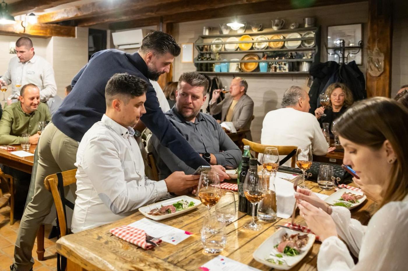 Cabernet Sauvignon & plava riba, s ljubavlju Održana četvrta večera ciklusa u restoranu Bookon u Funtani