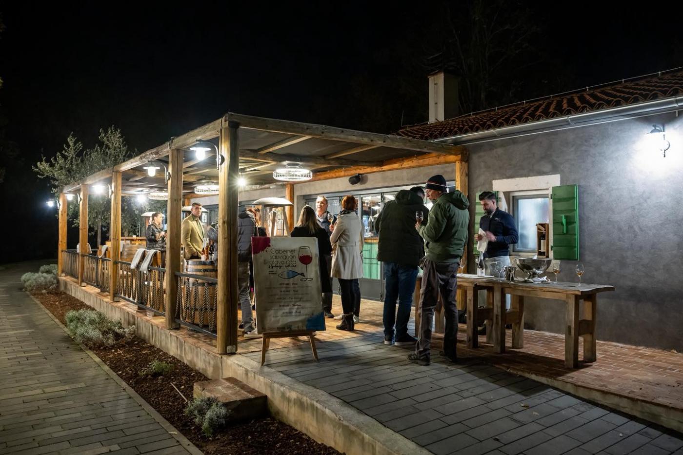 Cabernet Sauvignon & plava riba, s ljubavlju Održana četvrta večera ciklusa u restoranu Bookon u Funtani