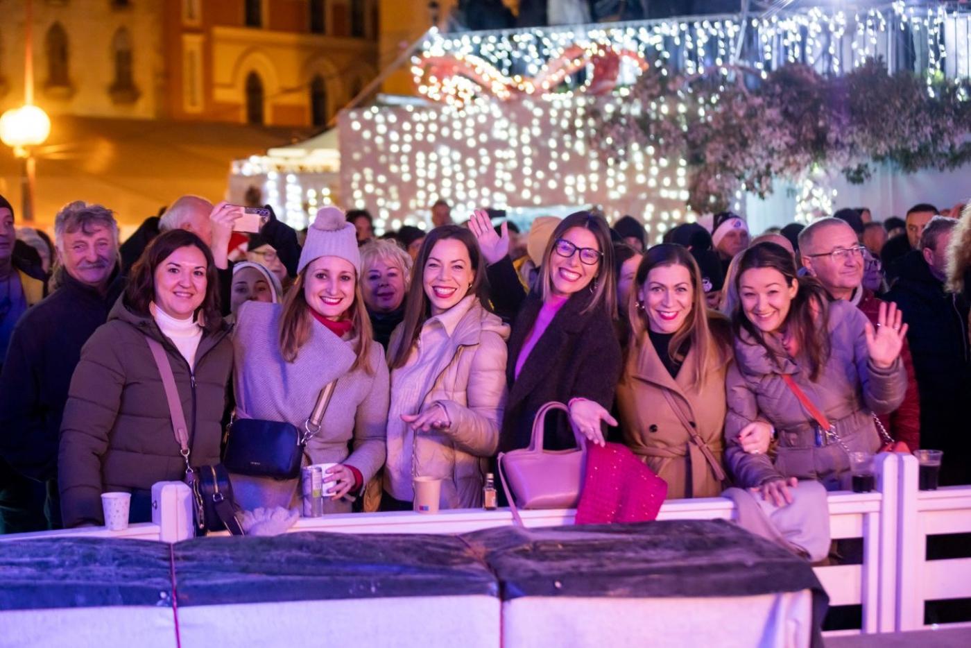 ADVENT POREČ: Night Express već tradicionalno rasplesali sve na reprizi dočeka