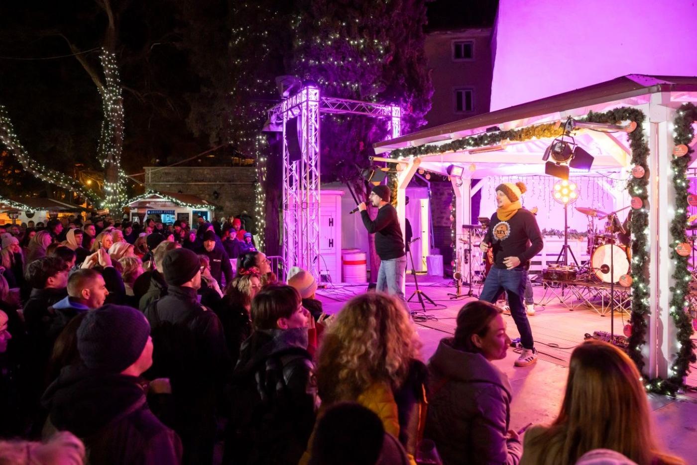 ADVENT POREČ: Night Express već tradicionalno rasplesali sve na reprizi dočeka