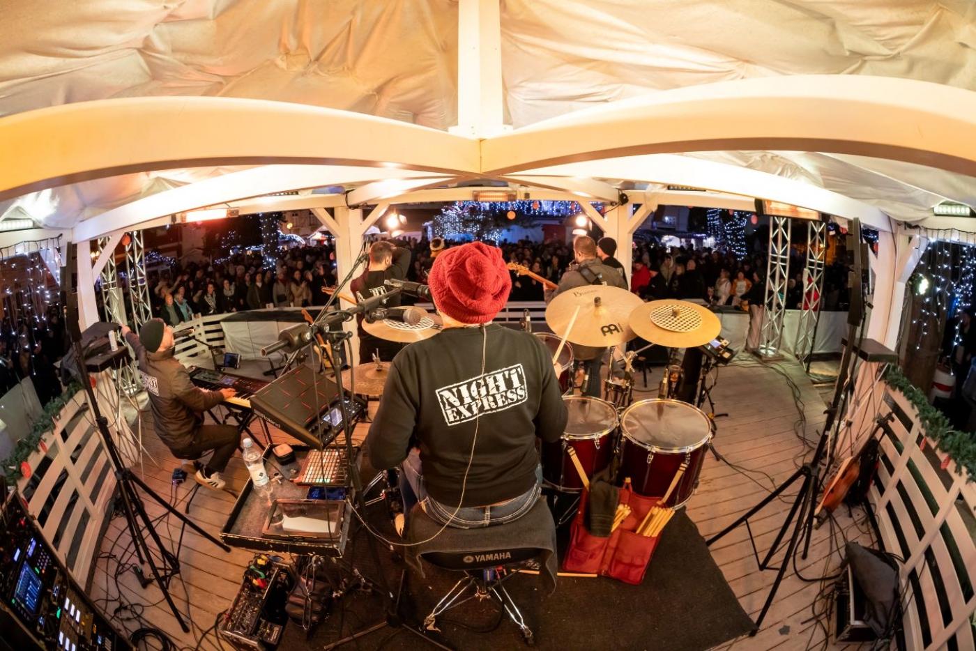 ADVENT POREČ: Night Express već tradicionalno rasplesali sve na reprizi dočeka