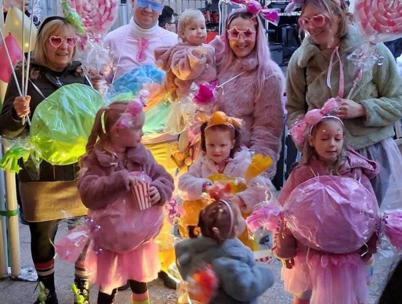 Maškare preuzele vlast u Novoj Vasi protekli vikend slavile najmlađe maškare već u petak nastavak uz Maura Staraja i la Bandu i Malvazija bend