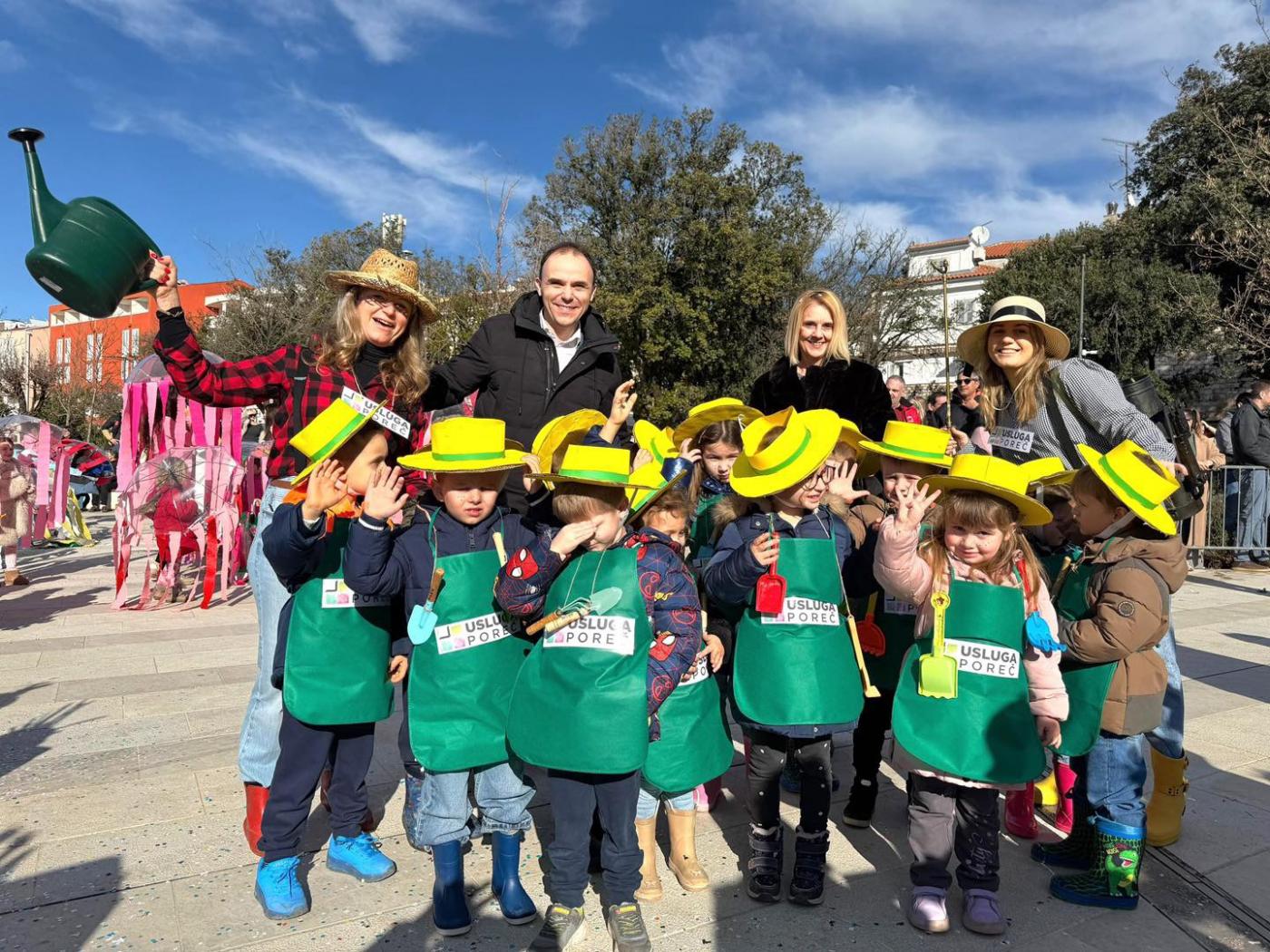 Porečki dječji karneval ispunio rivu smijehom i šarenim kostimima