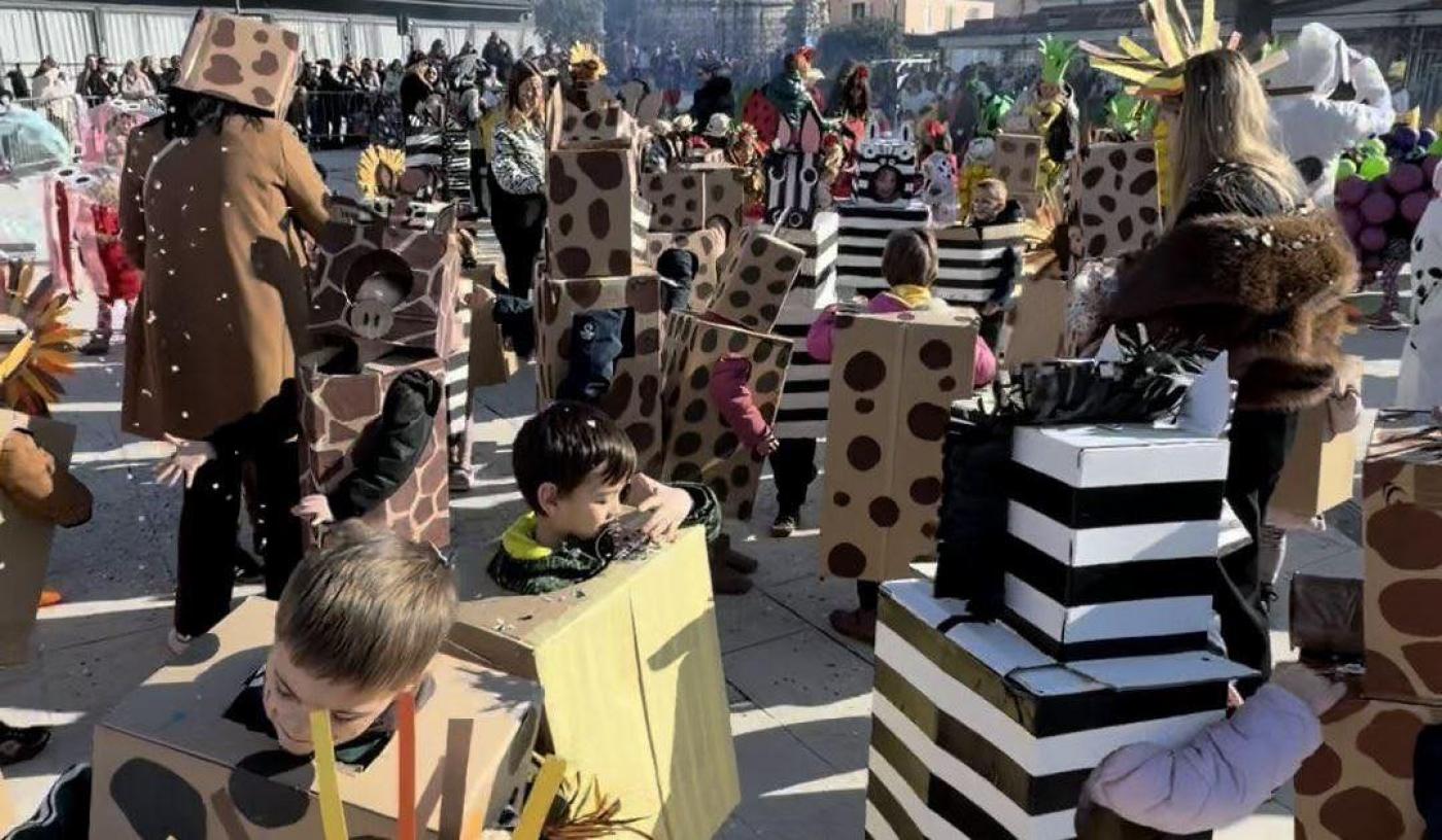 Porečki dječji karneval ispunio rivu smijehom i šarenim kostimima