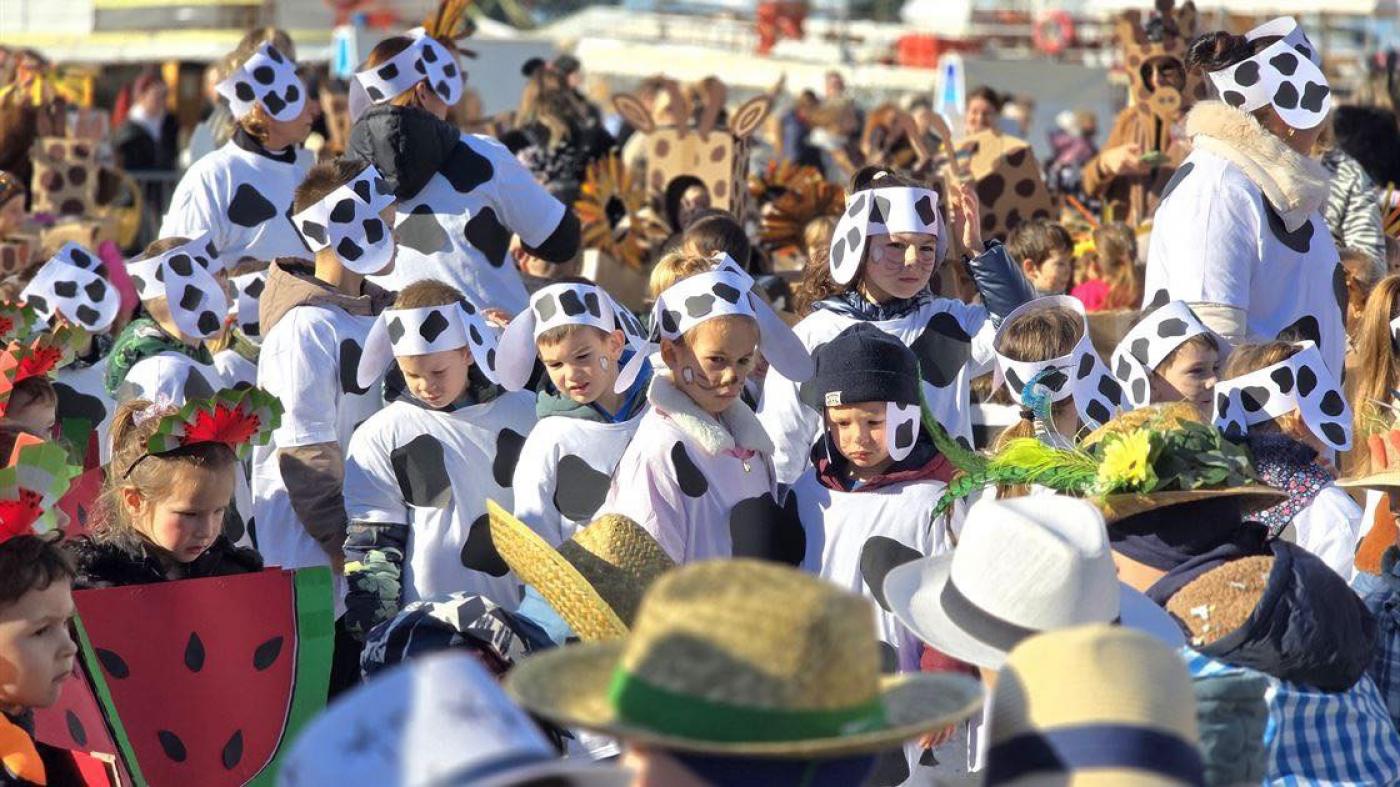 Porečki dječji karneval ispunio rivu smijehom i šarenim kostimima