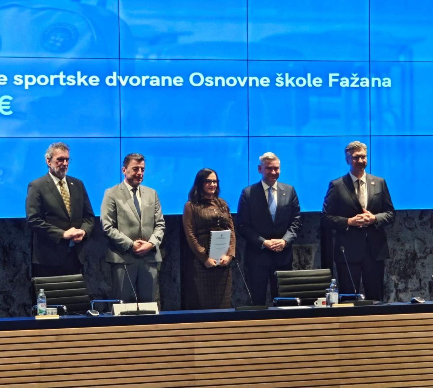 Osnovnoj školi Vladimira Nazora u Vrsaru za Projekt dogradnje školske sportske dvorane osigurano 1.691.107,75 eura bespovratnih sredstava