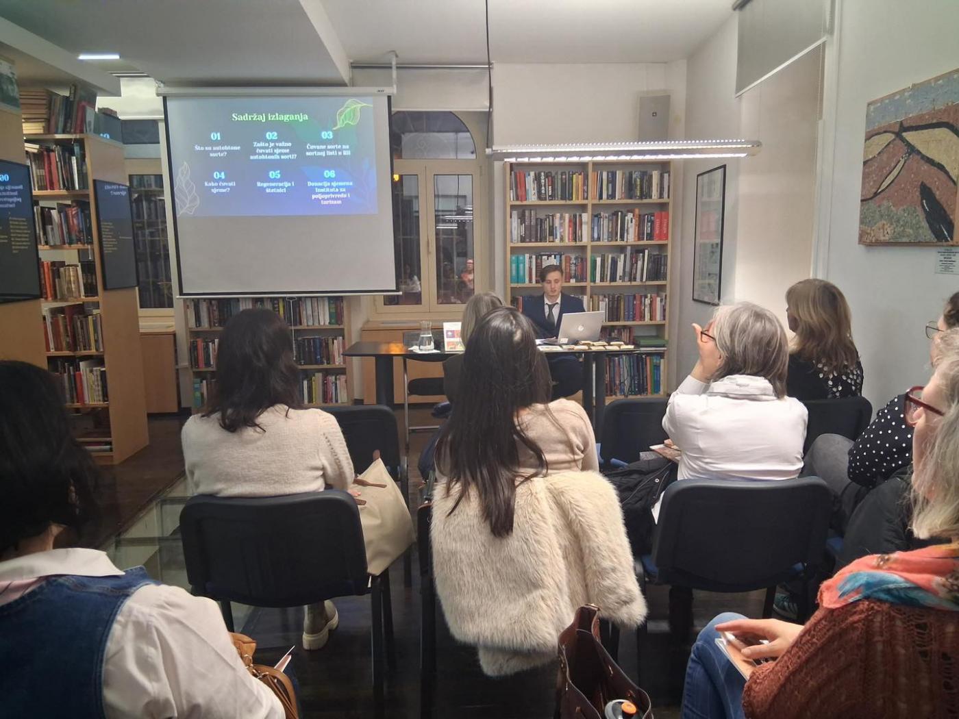 U porečkoj knjižnici od sada, uz knjižnu i neknjižnu građu, možete posuditi i autohtono sjemenje za svoj vrt