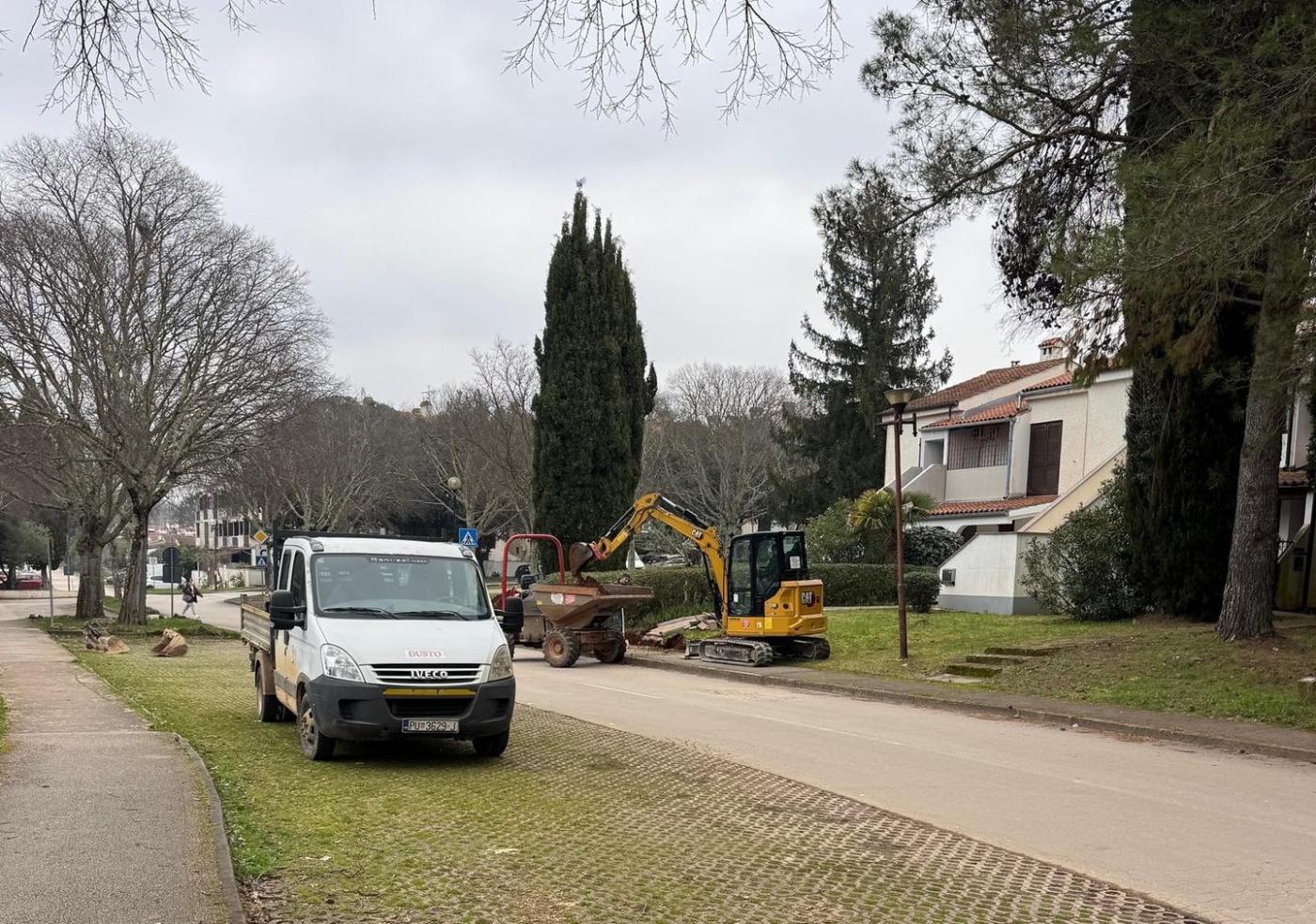 Obnavlja se javna rasvjeta u Červar Portu