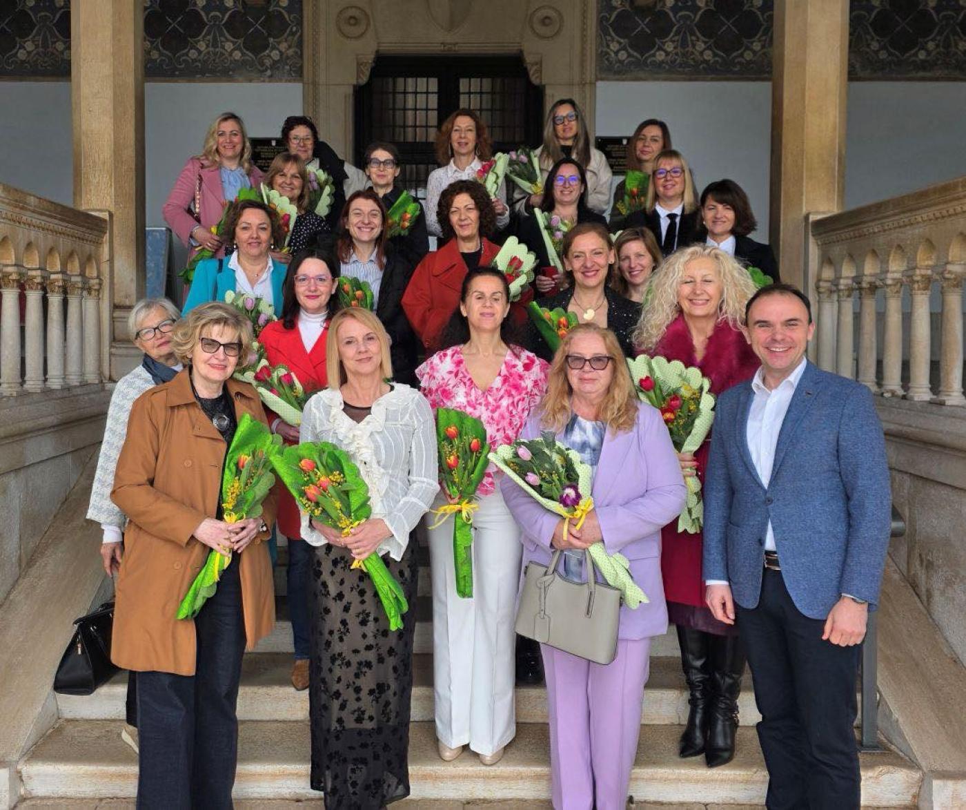 Većinu porečkih gradskih ustanova, odjela i tvrtki vode žene