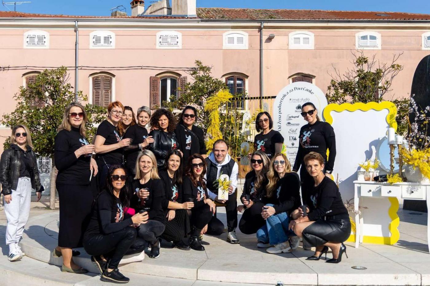 Porečke poduzetnice podijelile sugrađankama cvijeće povodom Dana žena