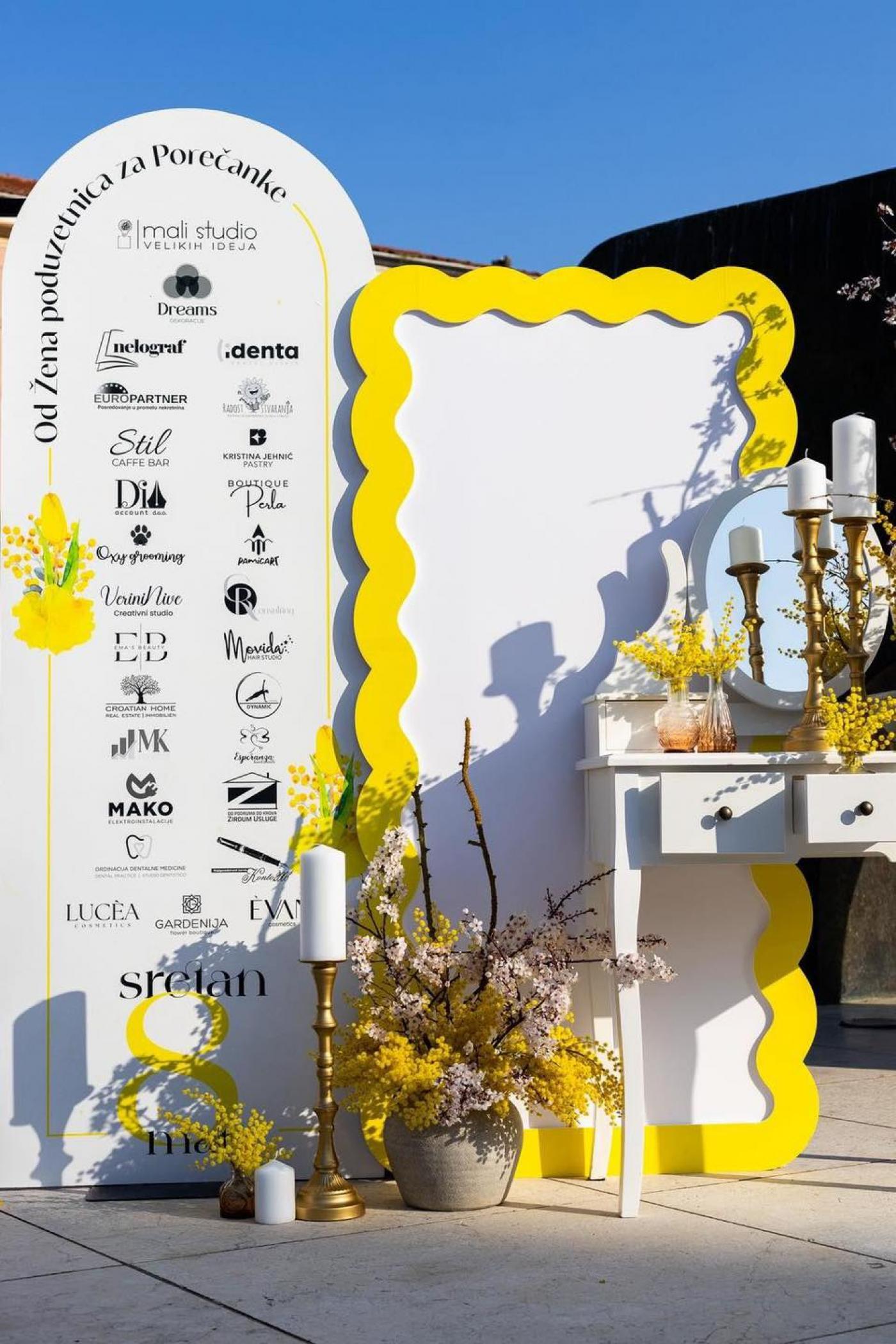 Porečke poduzetnice podijelile sugrađankama cvijeće povodom Dana žena