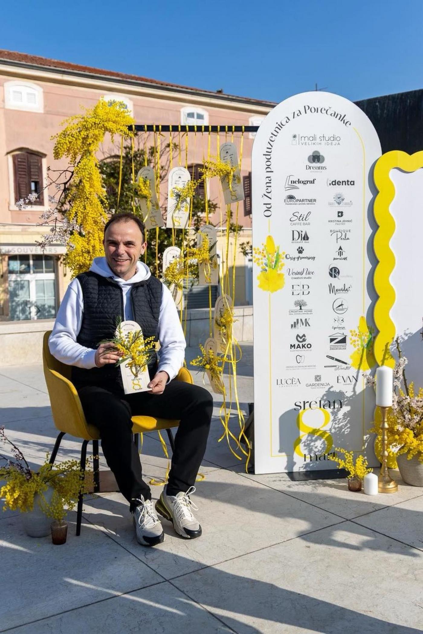 Porečke poduzetnice podijelile sugrađankama cvijeće povodom Dana žena