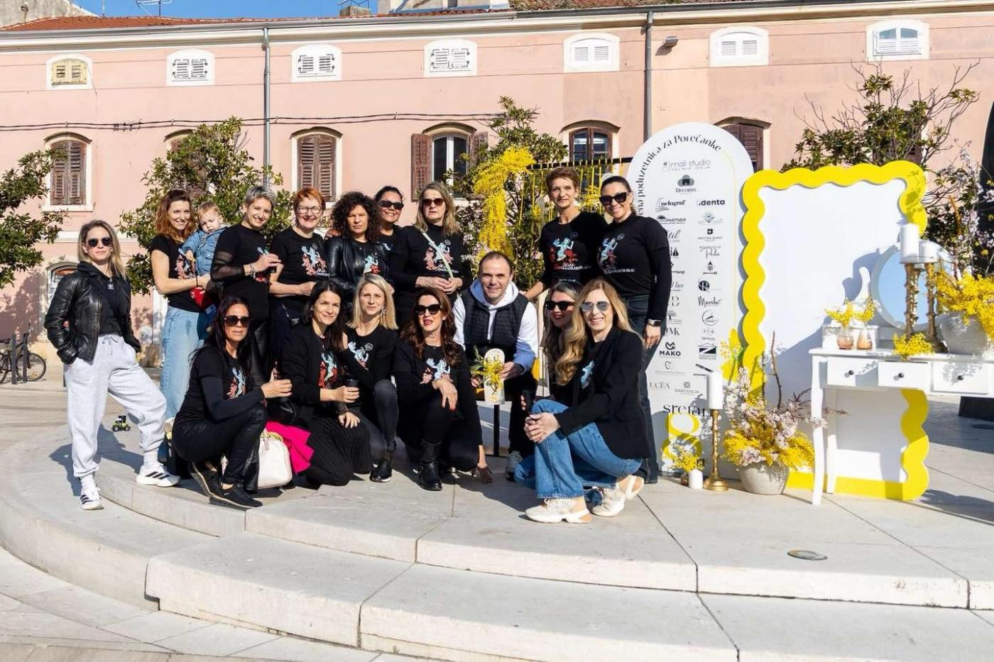 Porečke poduzetnice podijelile sugrađankama cvijeće povodom Dana žena