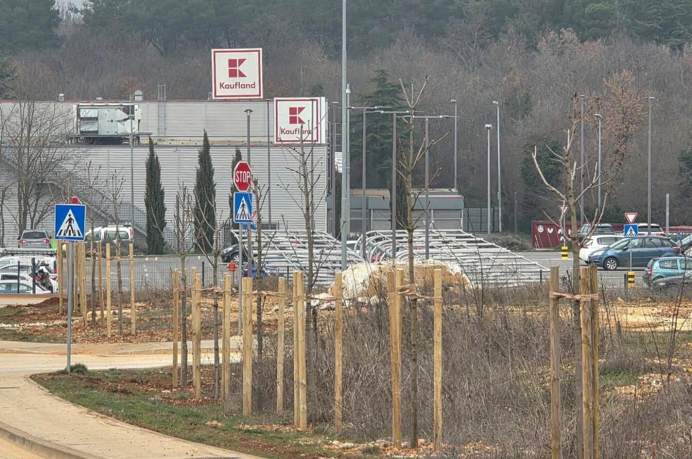 Nove stablašice uz prometnice u zoni Facinka