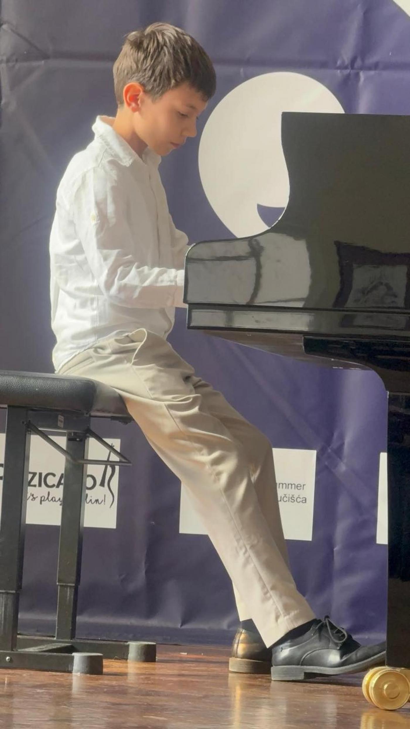 Mihael Duka učenik klavira Umjetničke škole Poreč osvojio prvu  nagradu na Međunarodnom natjecanju mladih glazbenika Sonus