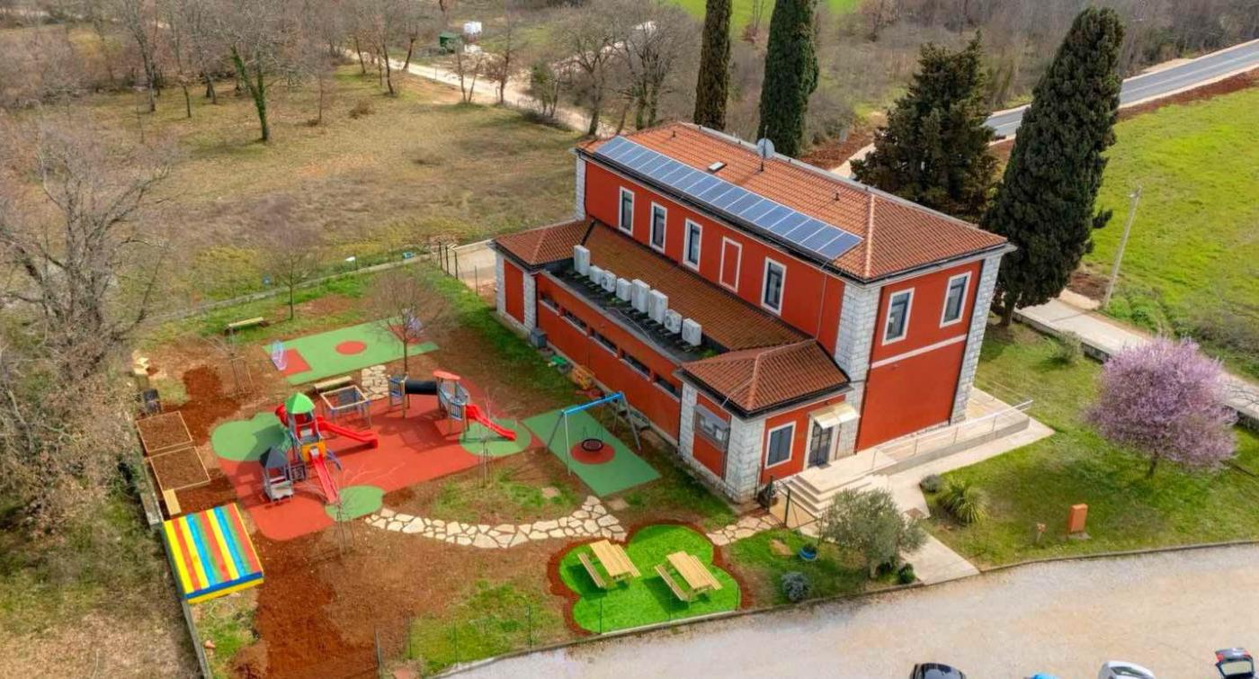 POREČ vrtić Paperino u Varvarima dobio potpuno novo igralište