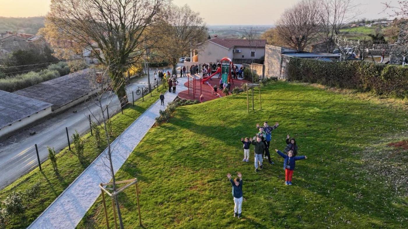 U naselju Ferenci svečano otvoreno moderno novouređeno dječje igralište