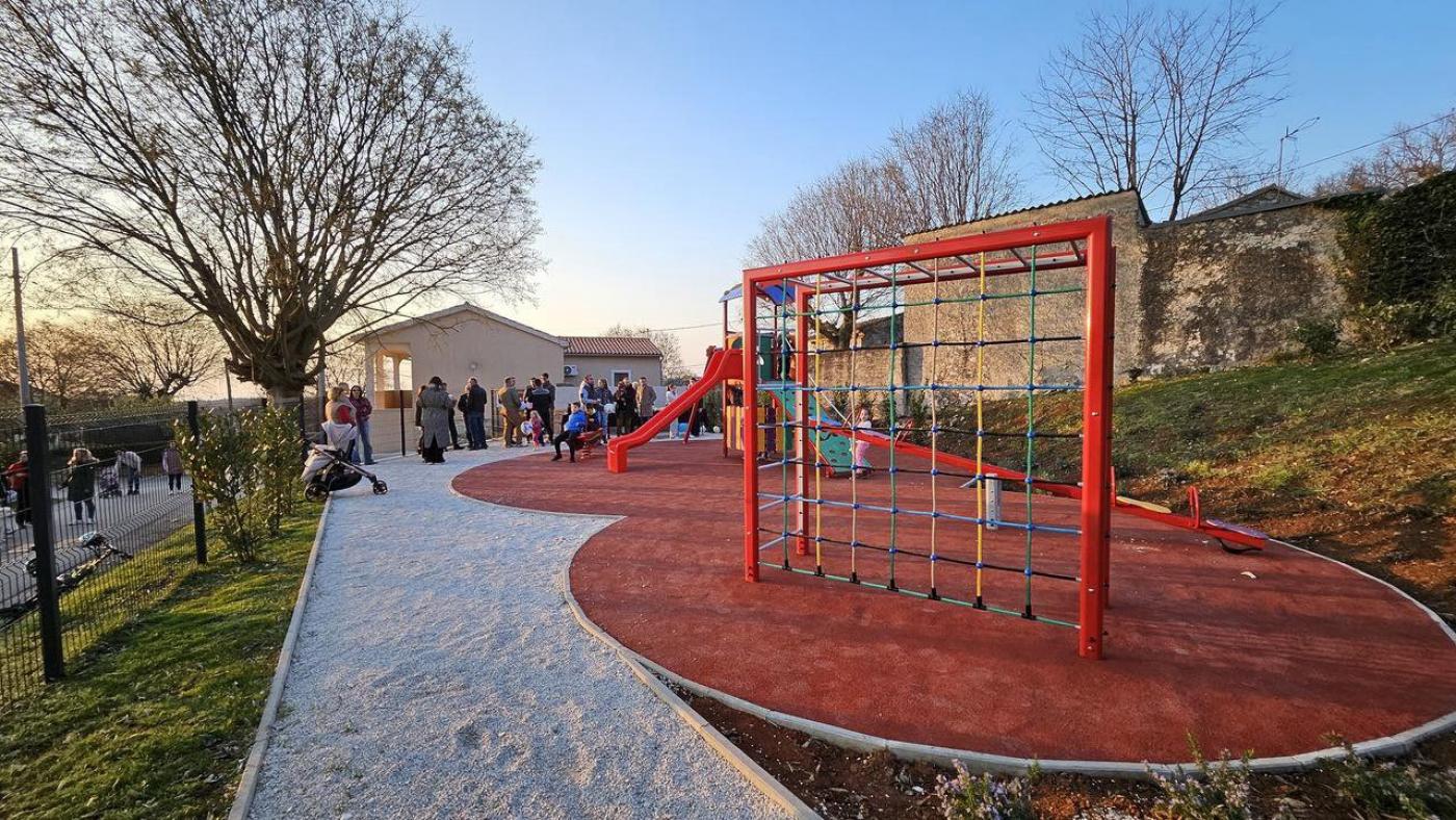 U naselju Ferenci svečano otvoreno moderno novouređeno dječje igralište