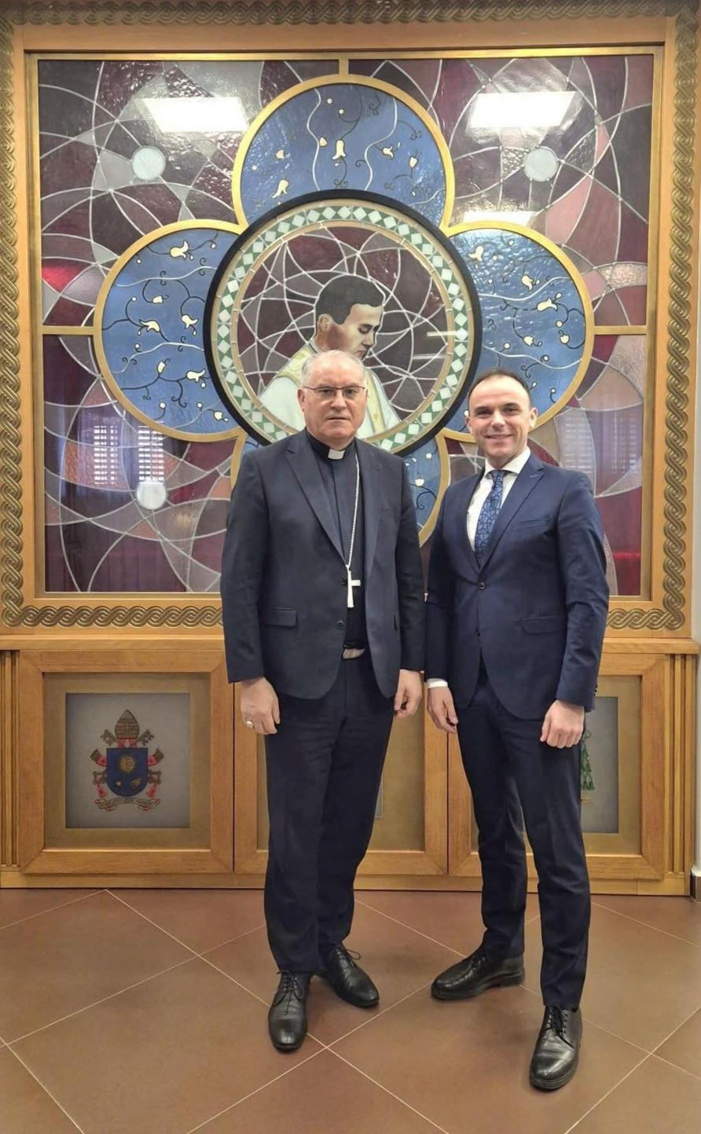 Biskup Štironja održao prijem za gradonačelnika Peršurića povodom Uskrsa