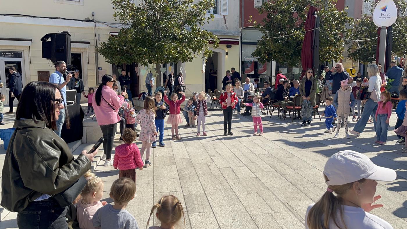 Uskrsne radosti i tradicionalni okusi na Trgu slobode