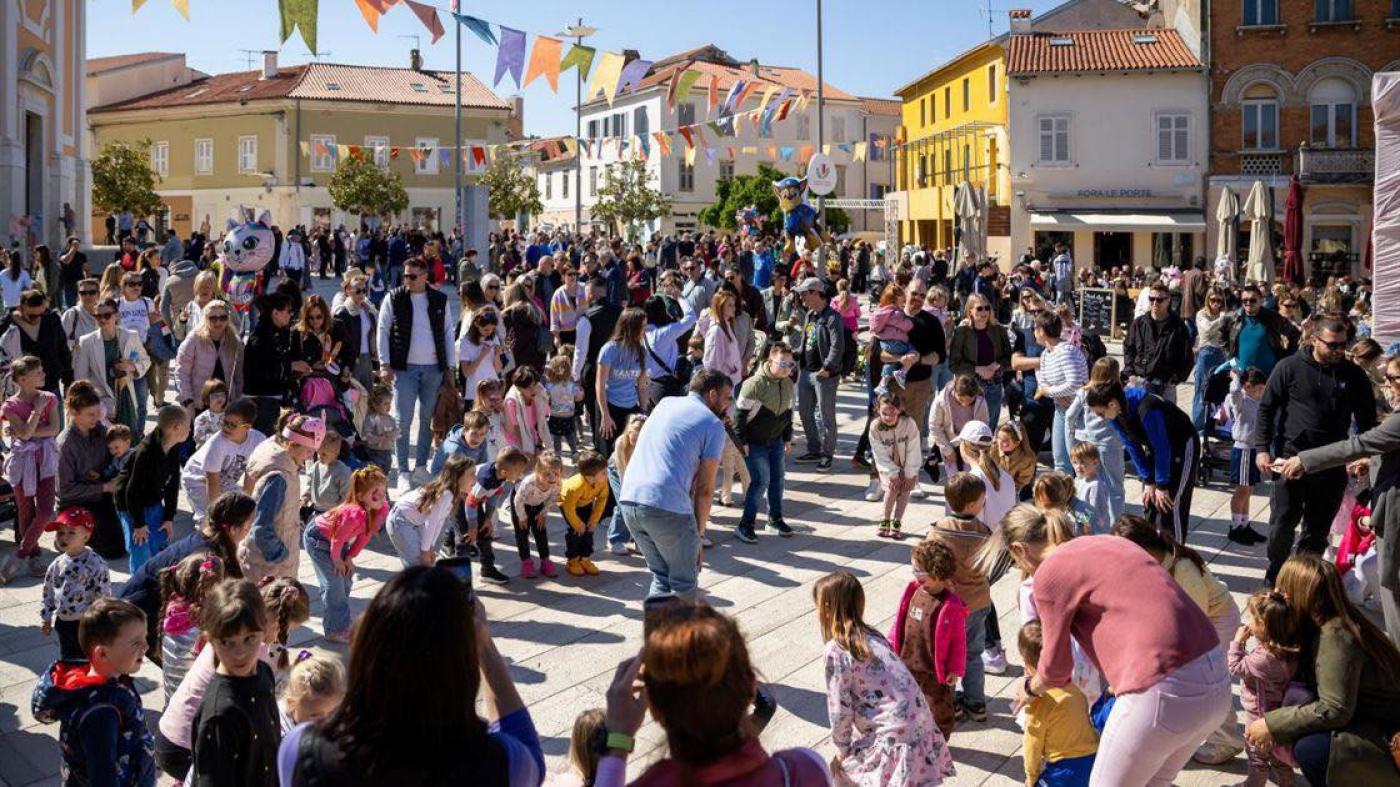 Uskrsne radosti i tradicionalni okusi na Trgu slobode