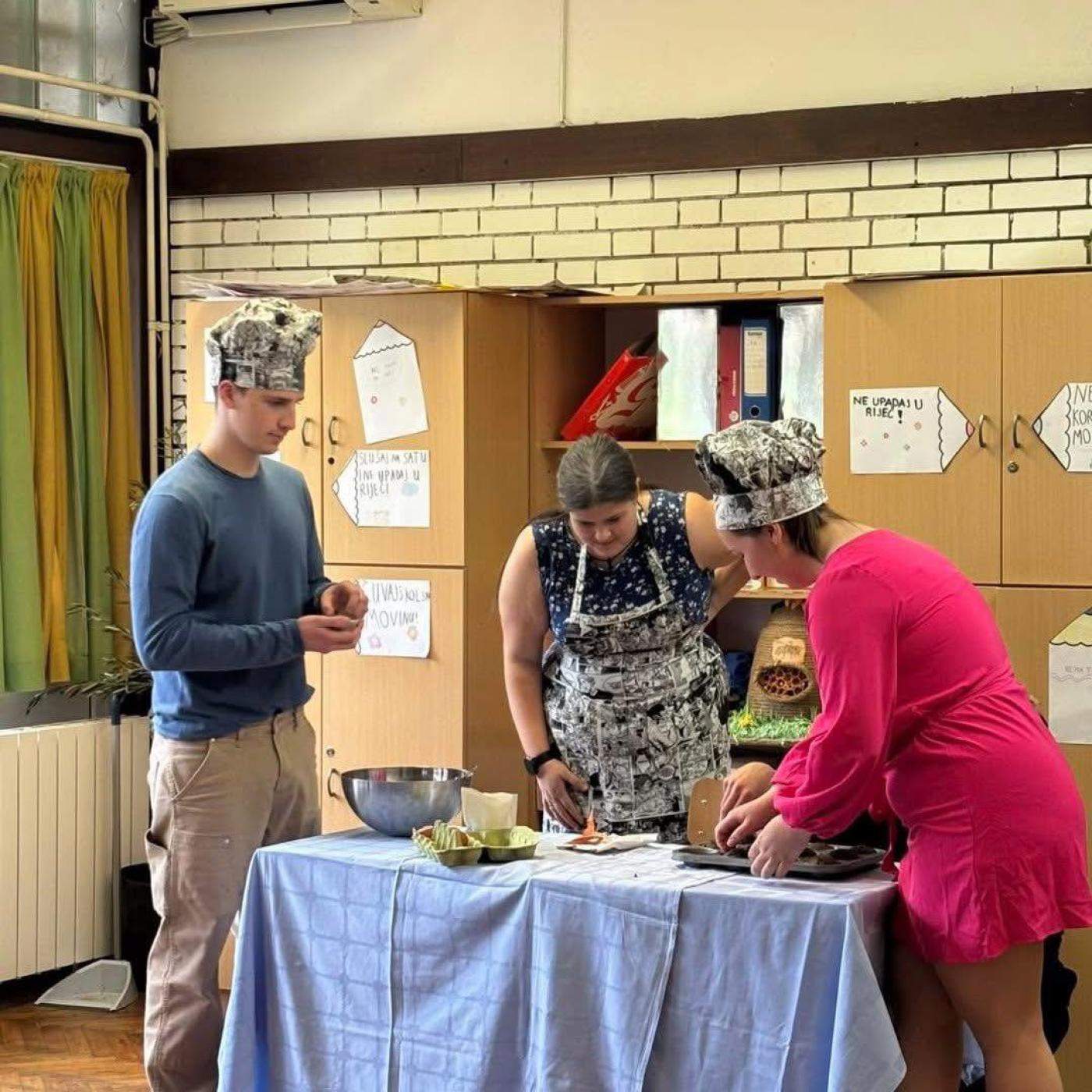 U prostorijama Osnovne škole Poreč u četvrtak 26. ožujka 2026. održan je poseban i veoma zanimljiv susret učenika Turističko-ugostiteljske škole Antona Štifanića i učenika 4. a razreda