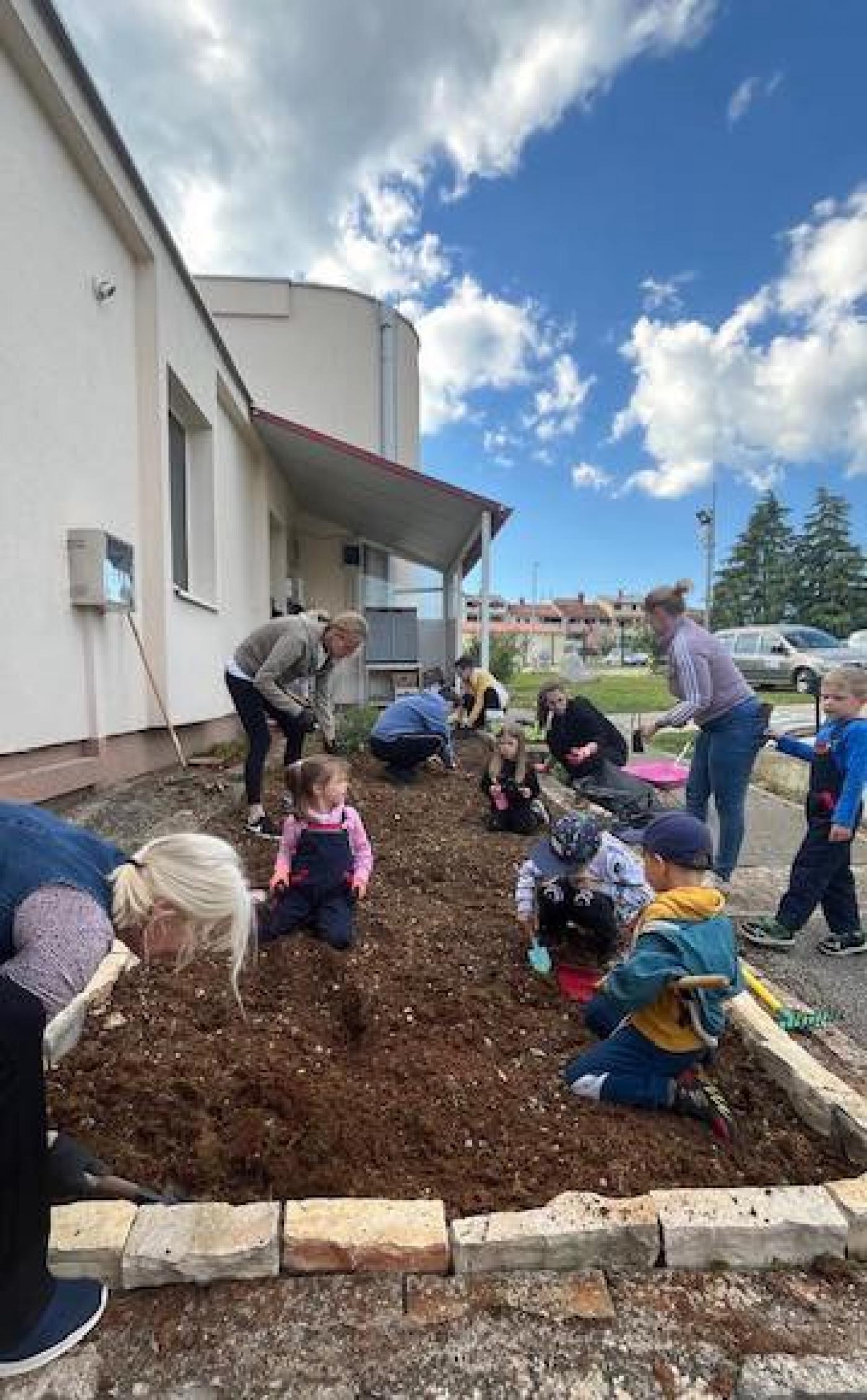 Djeca DV Tići iz Vrsara i Funtane obilježila Dan planeta Zemlje eko akcijom