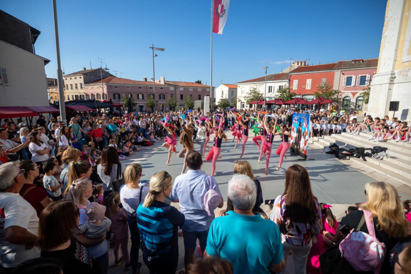 POREČ obilježava Dan grada uz brojne zabavne i plesne programe, za Praznik rada na Gradskom kupalištu bogata zabava uz Mambo Kingse