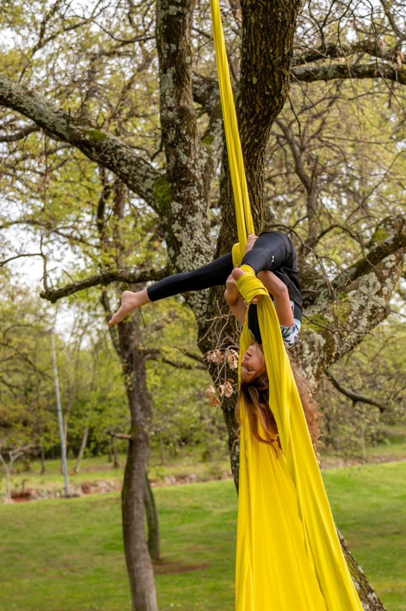 USB-ove plesačice na svili predstavile Poreč u Ljubljani i otvorile sezonu nastupa pod vedrim nebom u Zelenoj Laguni