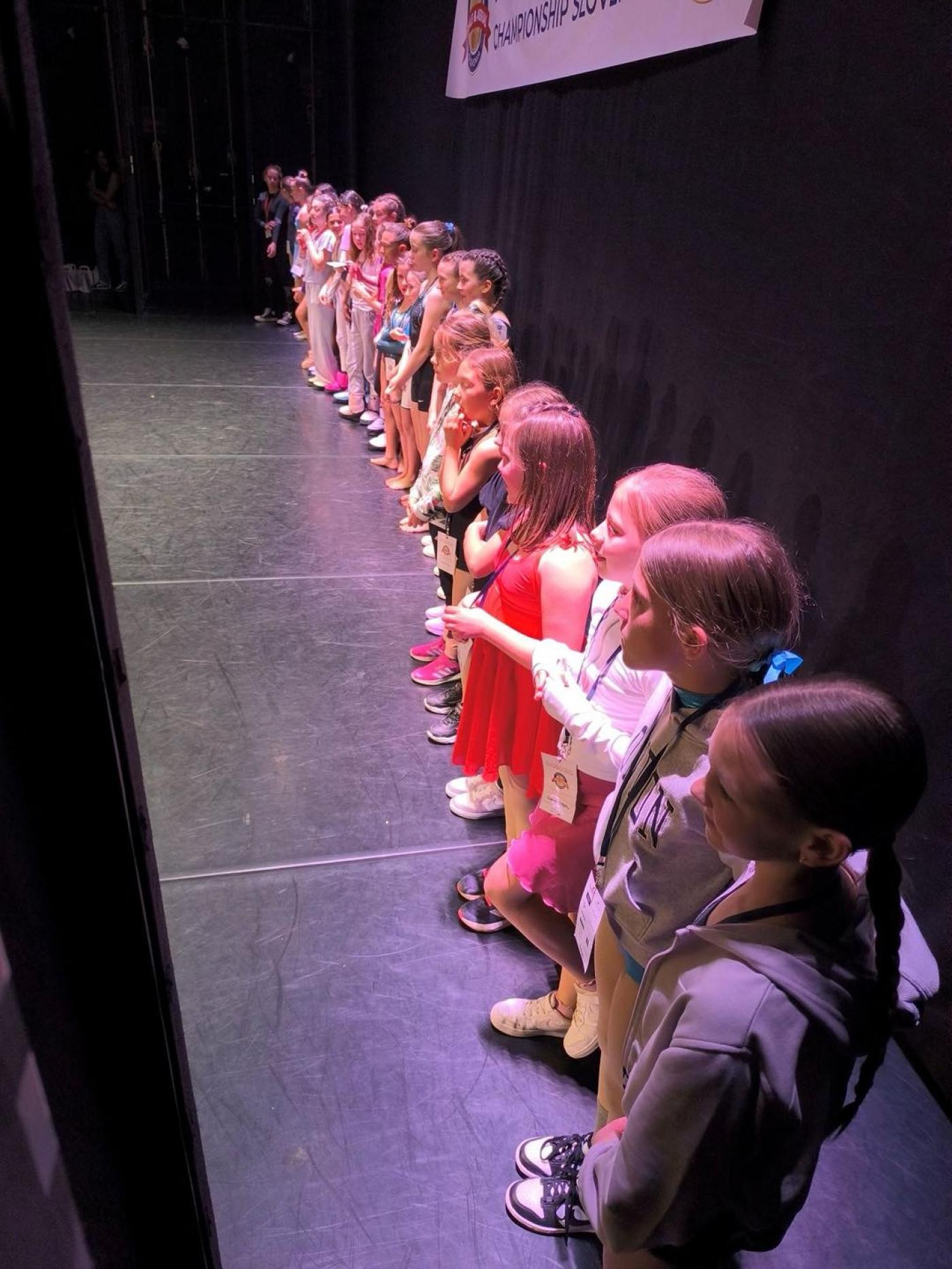 USB-ove plesačice na svili predstavile Poreč u Ljubljani i otvorile sezonu nastupa pod vedrim nebom u Zelenoj Laguni