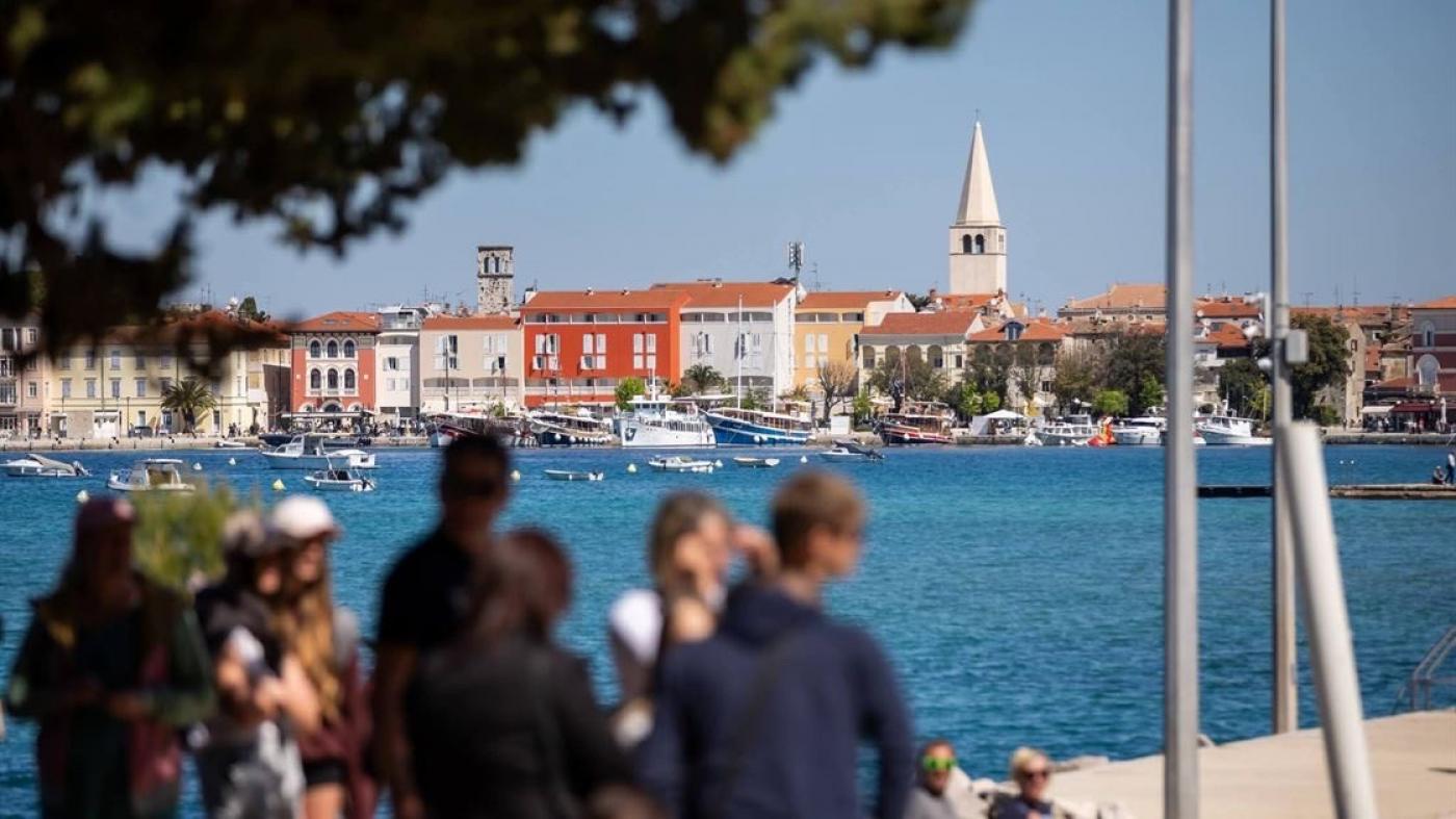 Na Gradskom kupalištu u Poreču proslava Praznika rada uz dobru glazbu i fažol okupila mnoštvo posjetitelja