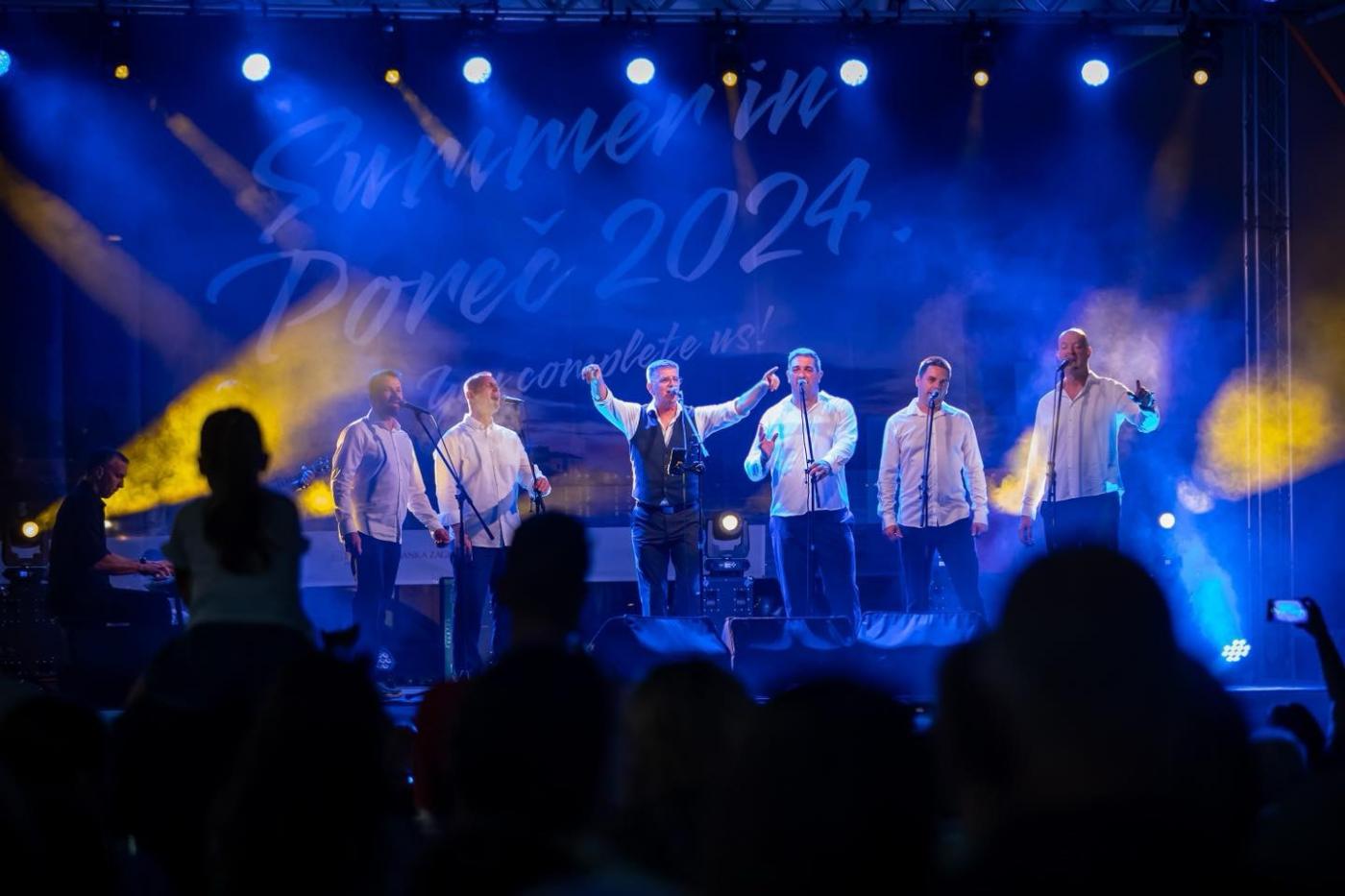 POREČKO LJETO: Nezaboravan koncert klape Rišpet na Trgu slobode u Poreču