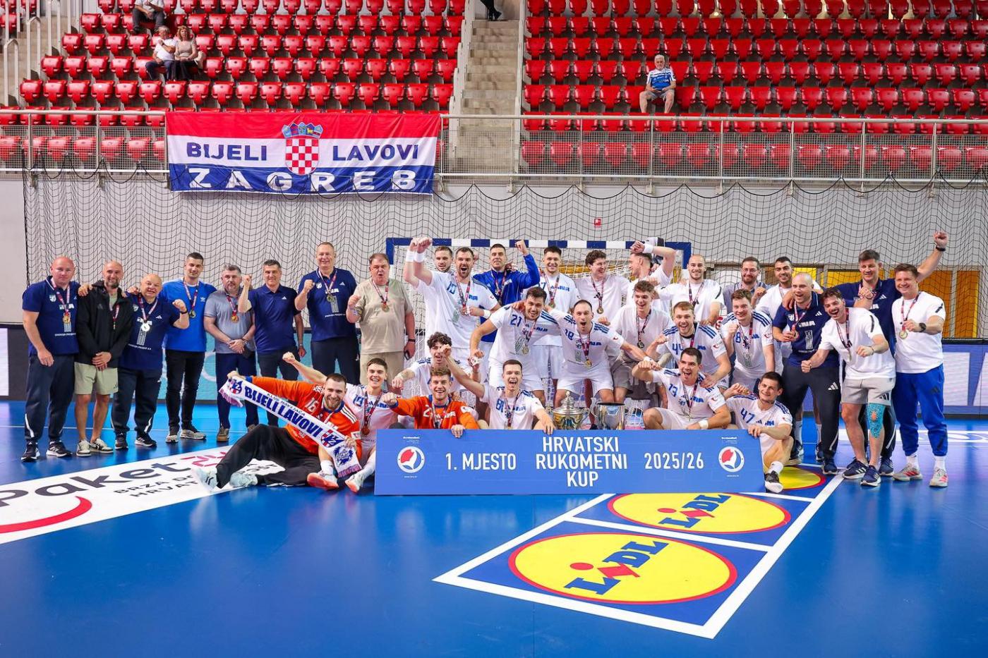 Poreč proteklog vikenda domaćin vrhunskim rukometnim utakmicama Kupa Hrvatske, slijedi europsko prvenstvo u hrvanju na pijesku, sportska natjecanja studenata, nastavlja se i festival EKOLO