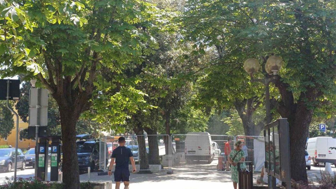 POREČ: počeli radovi na čišćenju i uređenju popularnog šetališta Viale