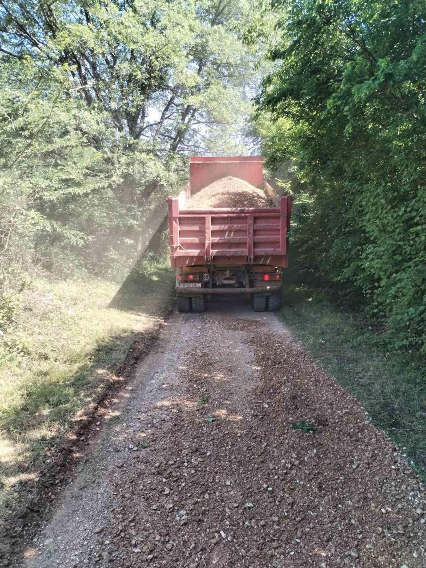 Općina Višnjan krenula sa redovitim održavanjem nerazvrstanih cesta i puteva pred turističku sezonu