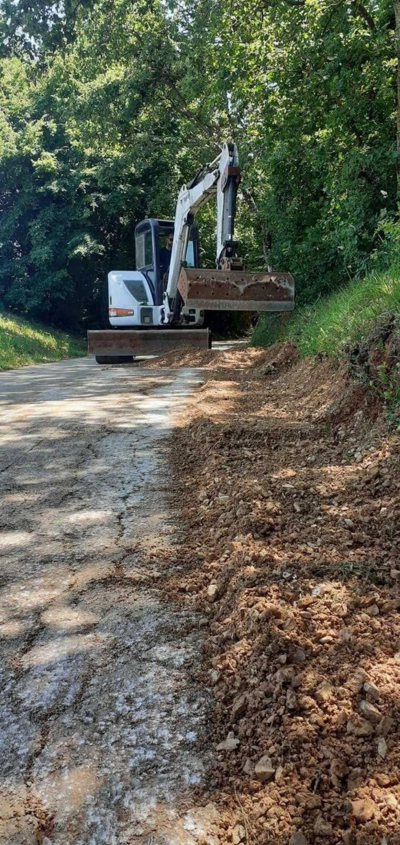 Općina Višnjan krenula sa redovitim održavanjem nerazvrstanih cesta i puteva pred turističku sezonu