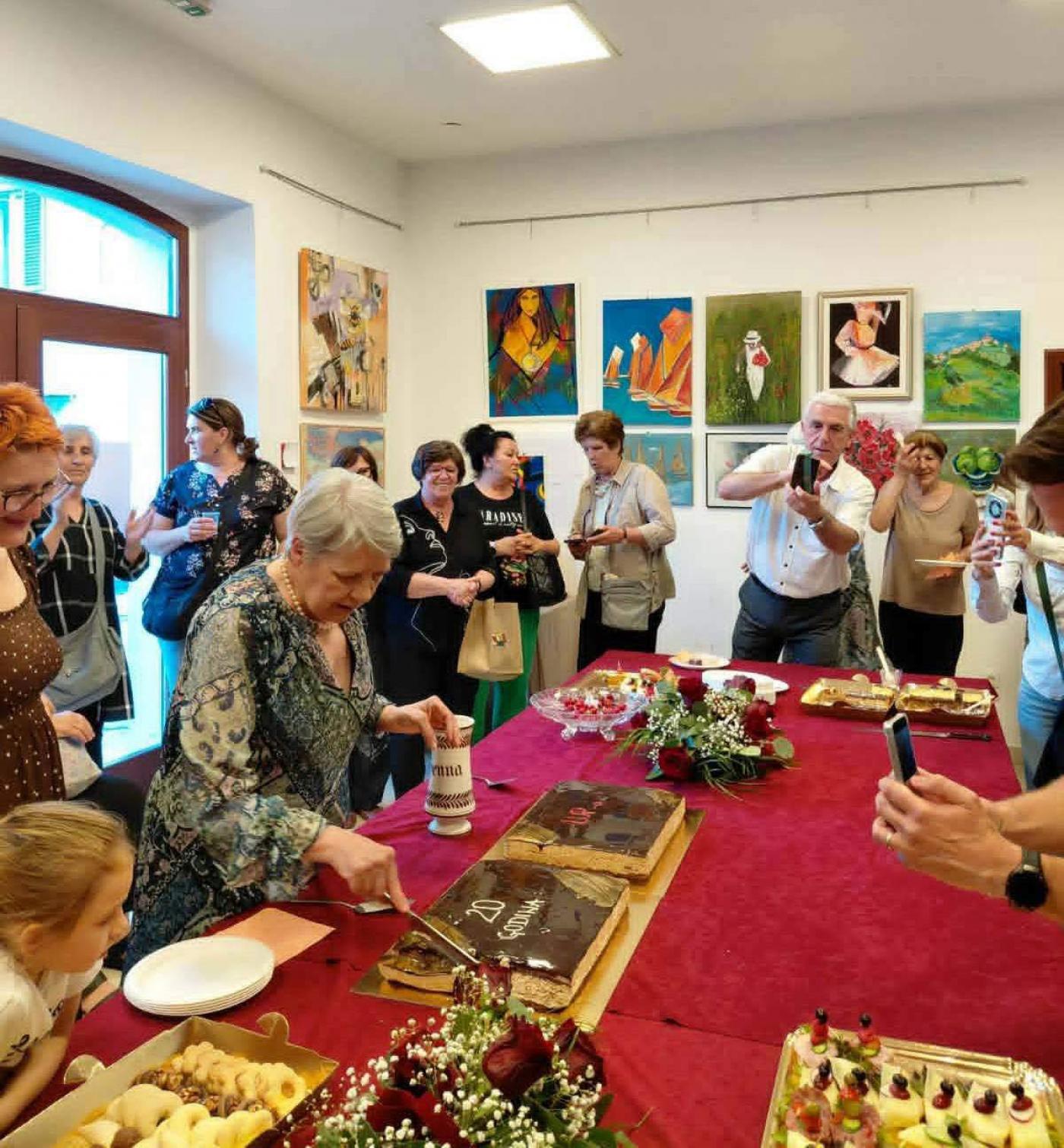 Dvadeset godina stvaranja, prijateljstva i humanosti: Likovna udruga Poreč proslavila veliki jubilej
