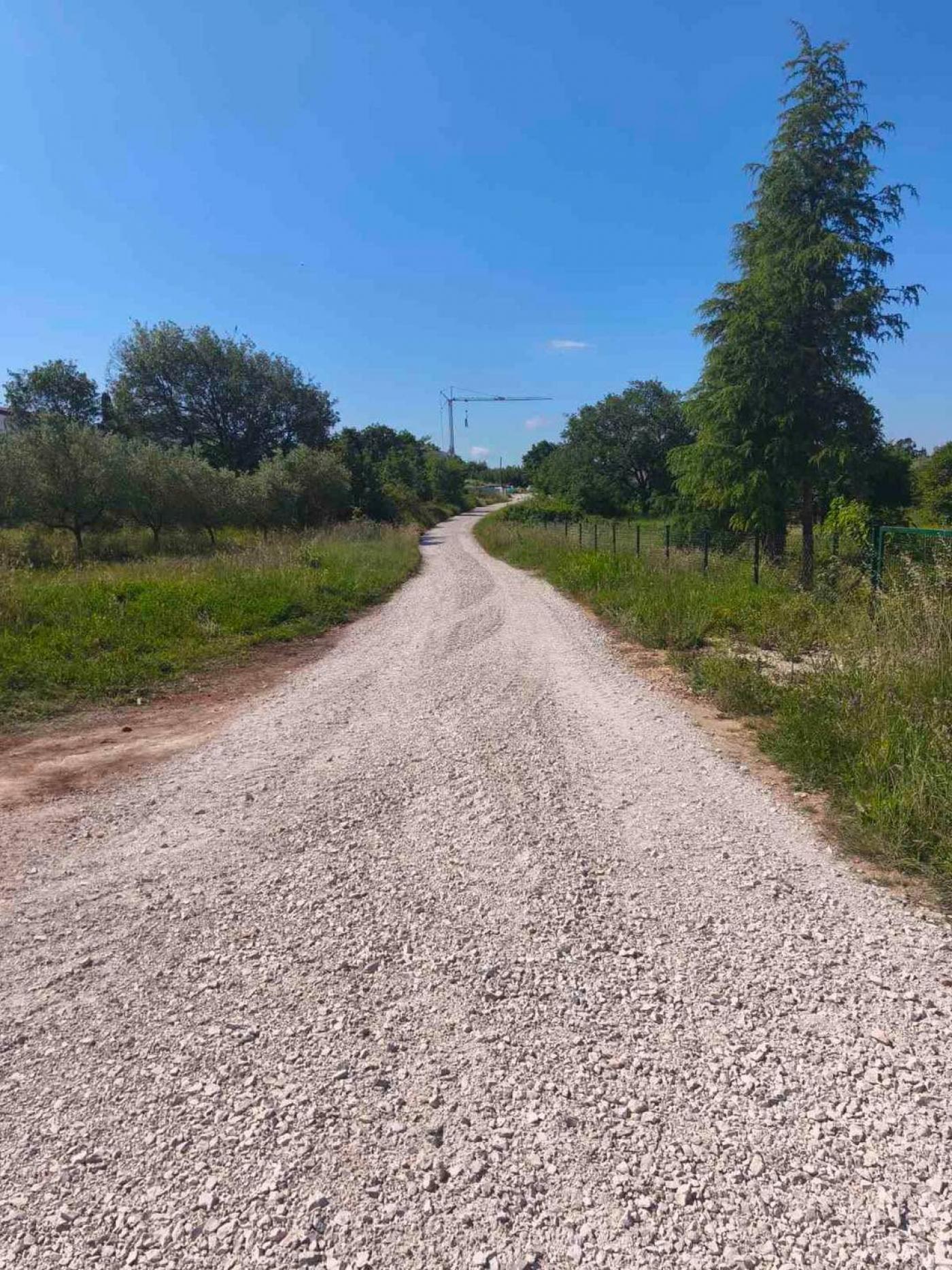 Redovito održavanje i sanacija nerazvrstanih cesta na području porečkih prigradskih naselja