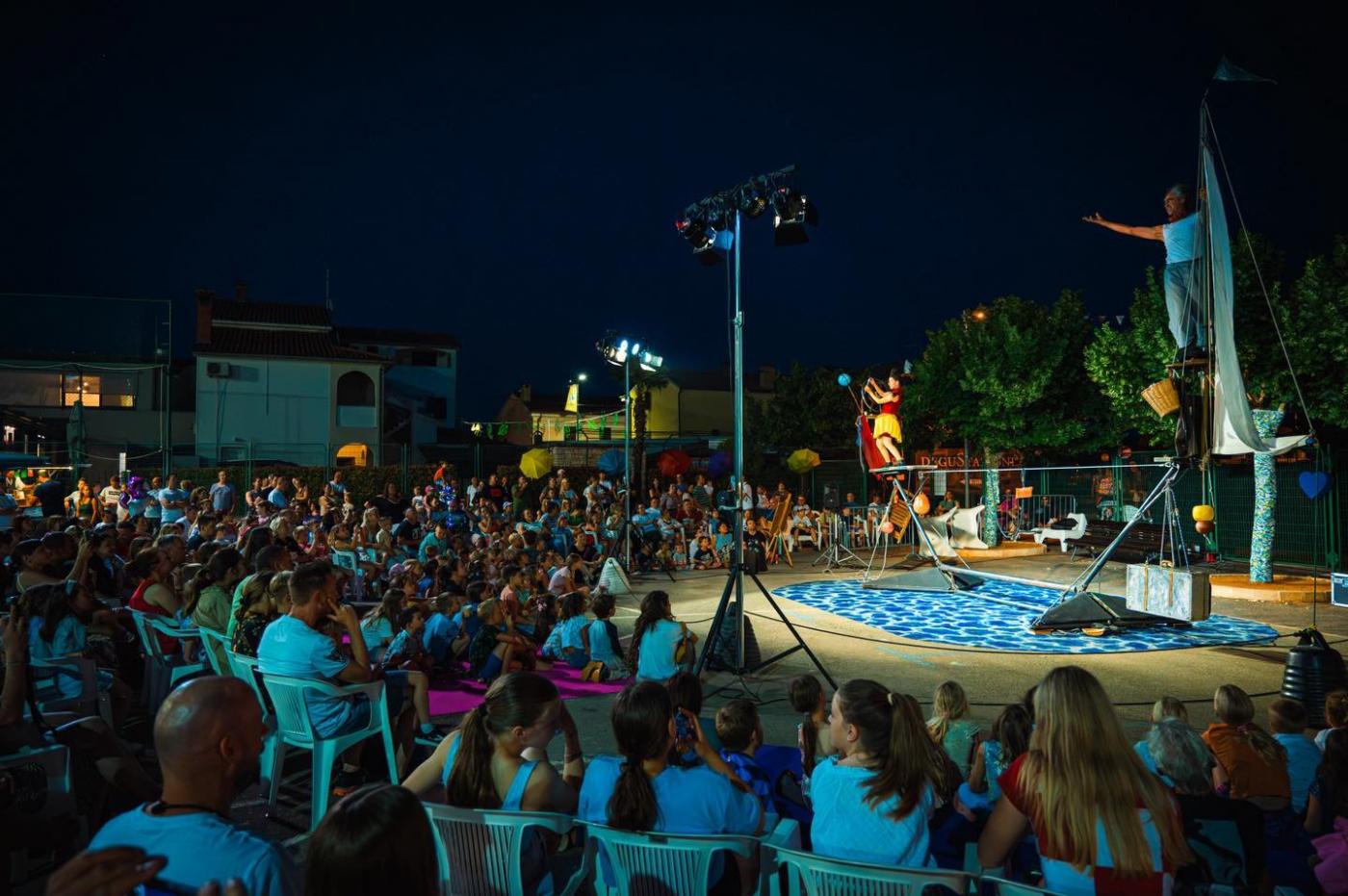 OVOGA VIKENDA FUČ - Festival uličnih čarobnjaka predstavlja