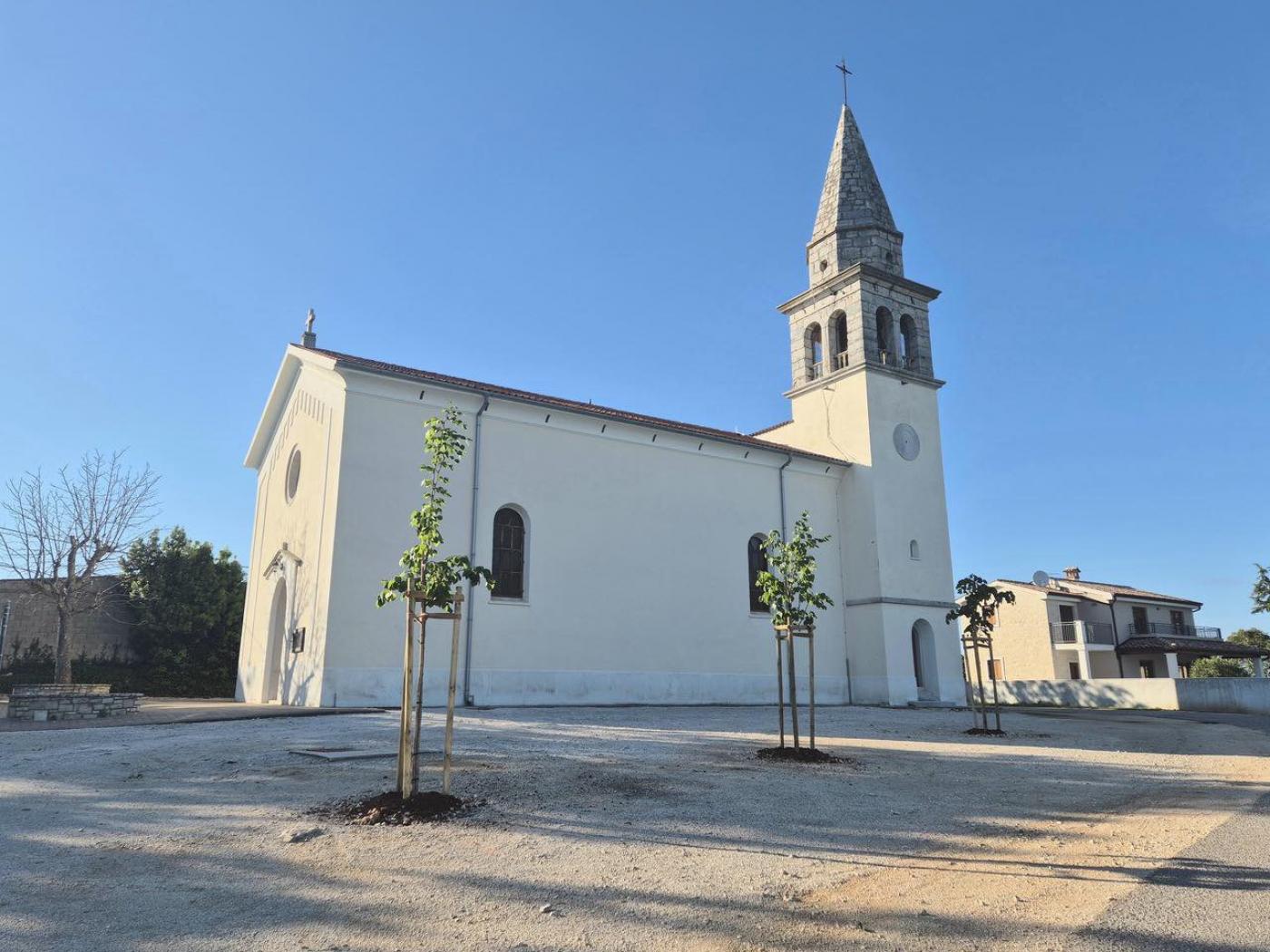 Općina Vižinada nastavlja s projektom ozelenjivanja površina, posađeno osam novih stabala