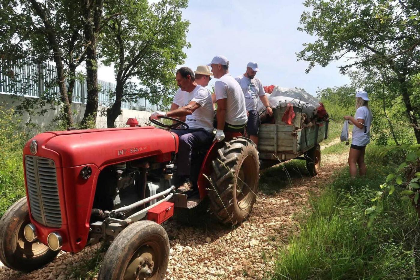 POREČ: Održana eko akcija čišćenja Parenzane, prikupljeno 2.380kg otpada!