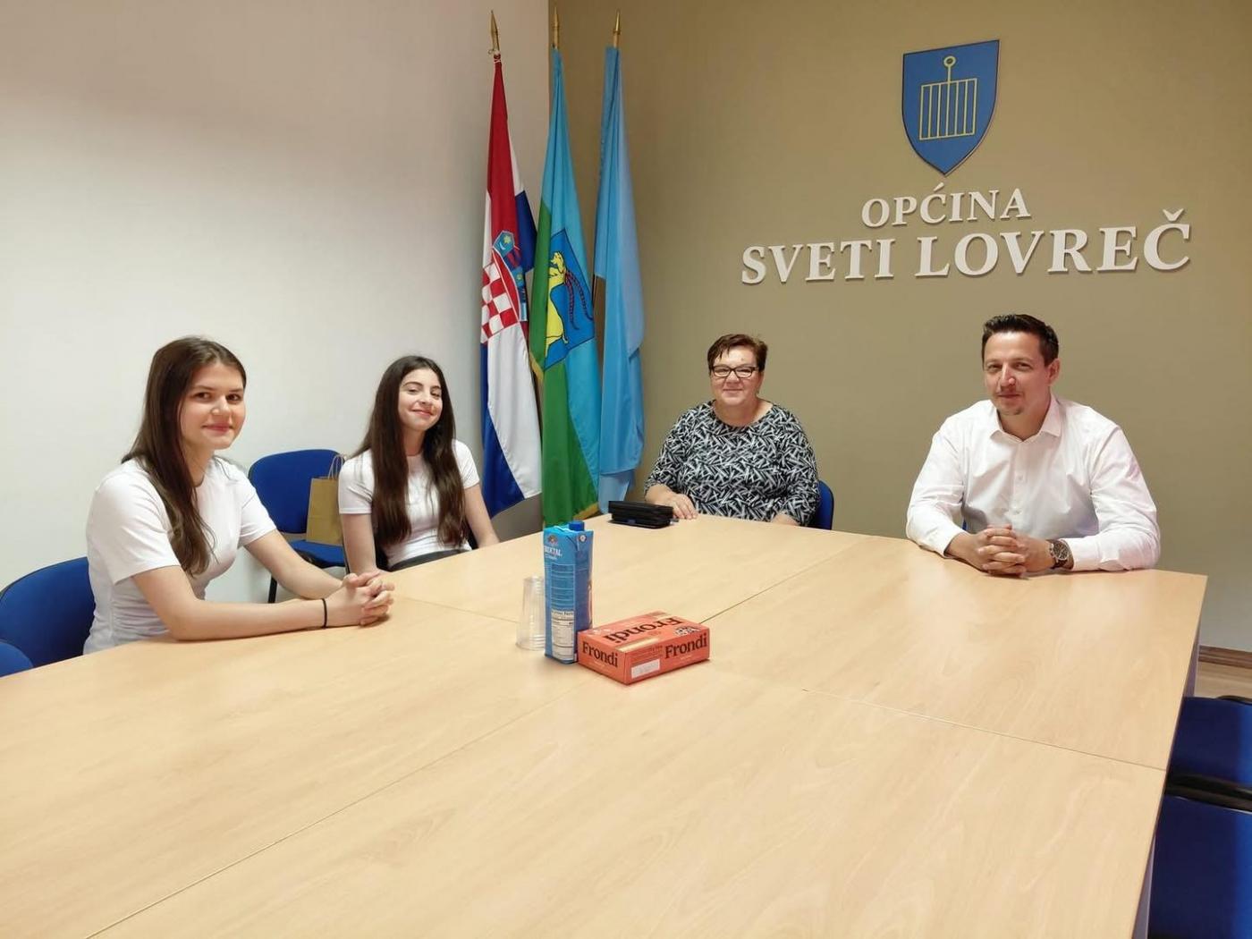 Lovrečke odlikašice na prijemu kod načelnika Terlevića